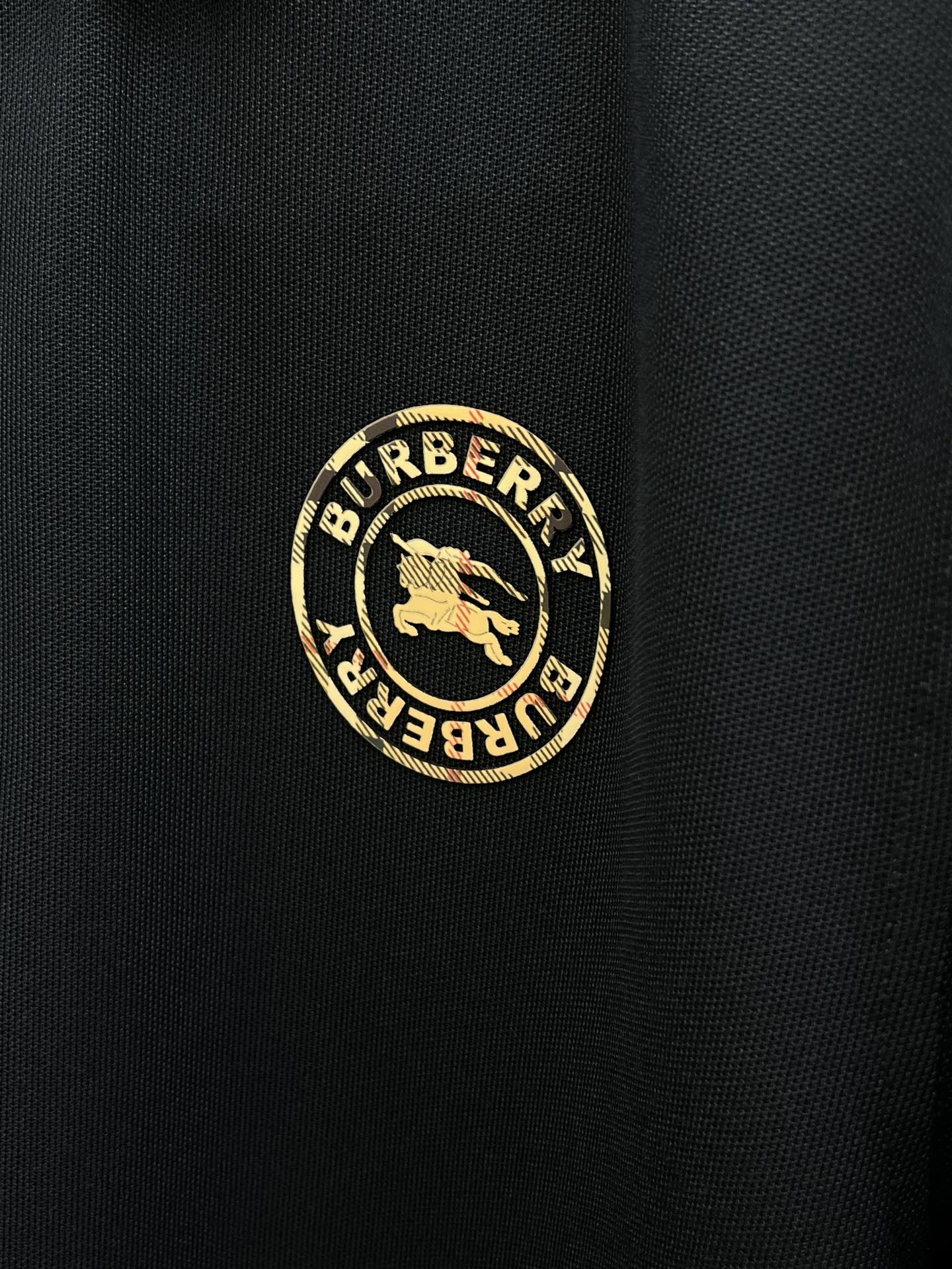 新品 BBR  🔥🔥春夏新品细纹珠地商务Polo，极简的衣身造型！
顶级针织棉质混纺质地 整体的触感极为