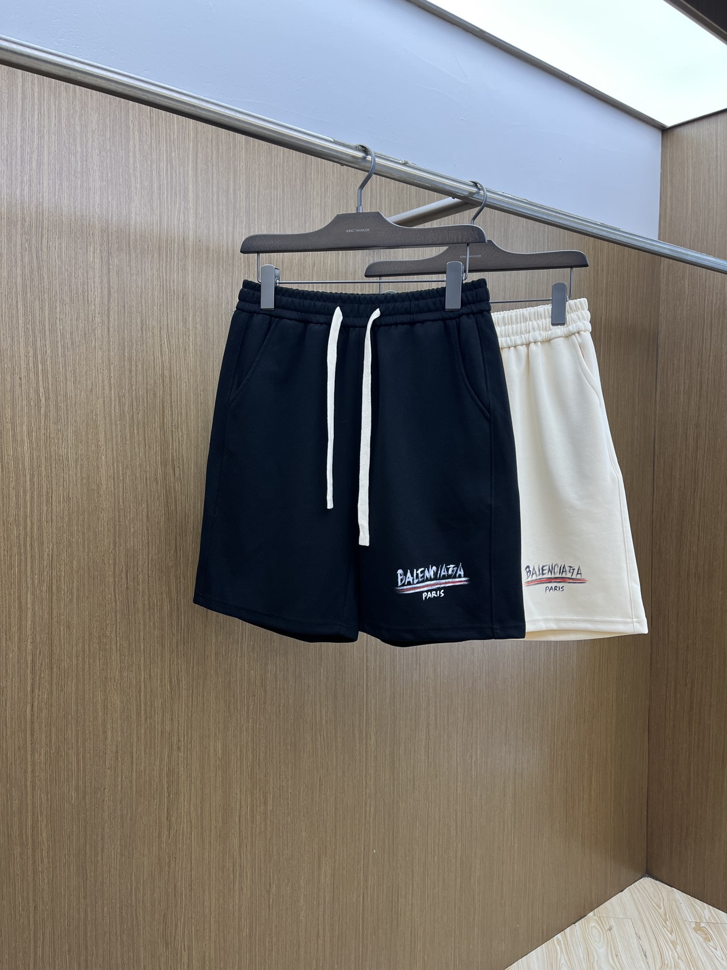 NO:463445,BBG exclusive first release 2025 summer new men's casual shorts, high-end custom fabric breathable fabric, extremely breathable elastic and comfortable, impeccable details, top-level auxiliary materials, original logo design concept, delicate and soft feel!  The upper body style of fxz is excellent!  Size S-XXL Order to report height and weight, shorts, alexander wang19860909BBG 独家首发 2025夏季新款男士休闲短裤,高级定制面料透气面料 透气弹力舒适度极高,细节无可挑剔,顶级辅料配备,原版logo设计理念,手感细腻柔软！fxz上身版型超赞！尺码S-XXL 下单报身高体重,,shorts,alexander wang,Men's clothing