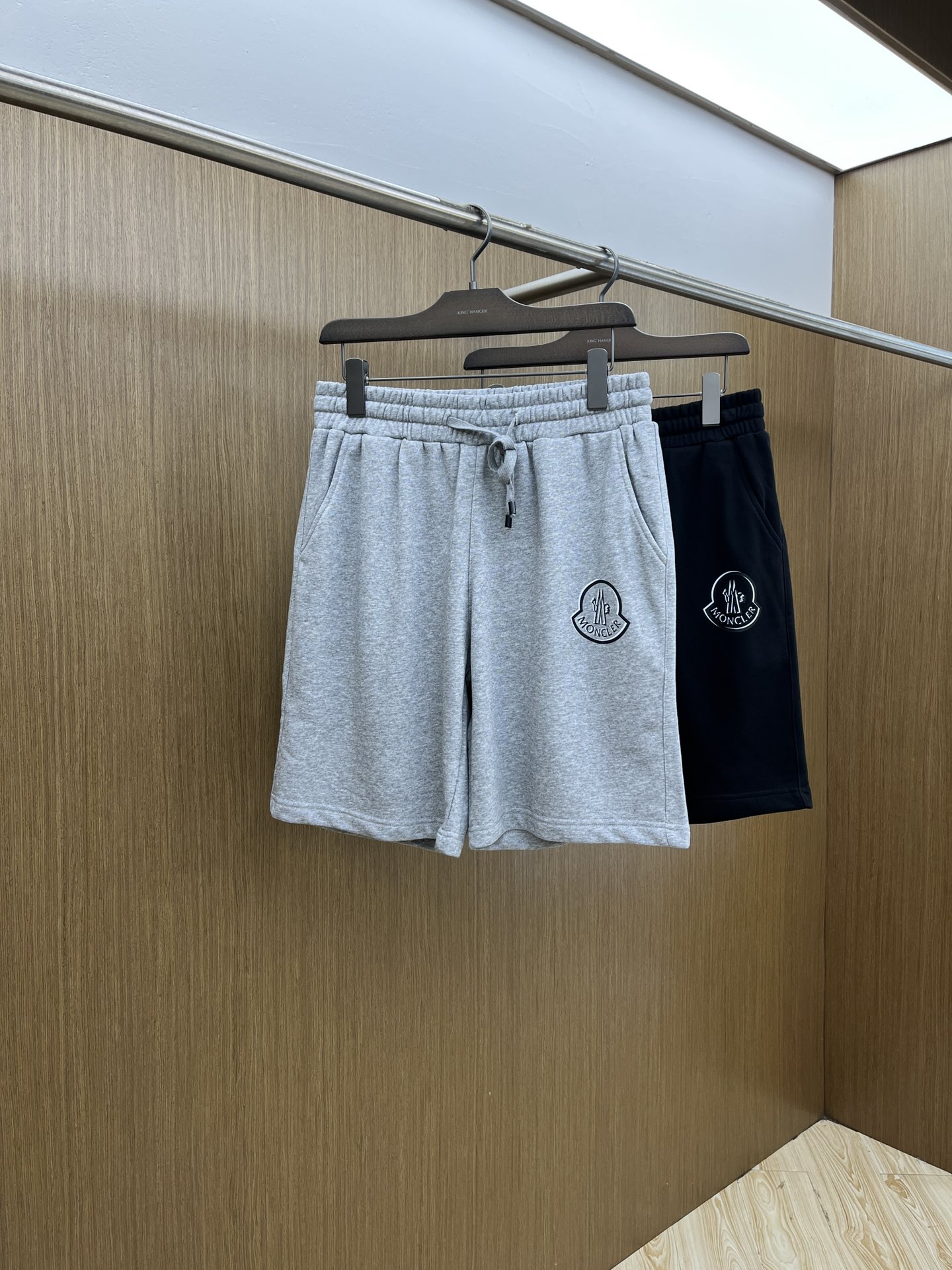 NO:524661,New product Mon new casual shorts ~ Customized sweatshirt wool cotton fabric, soft, comfortable and skin-friendly, and has excellent sweat-absorbing and breathable!  The brand’s iconic embroidery LOGO, simple and casual styles create a fashionable item that is both casual and personal, atmospheric and versatile, and must-have when you go out!  !  The same style for men and women!  !  Fzg three standards are complete!  !  Color Picture Color Size S M L XL XXL (please report height and weight by ordering!), hoodie, sweatshirts, shorts, alexander wang19860909新品 Mon 新款休闲短裤～定制卫衣毛圈棉面料,柔软舒适亲肤感极佳,吸汗透气！品牌标志性刺绣LOGO,简约休闲款式打造休闲与个性兼备的时髦单品,大气且百搭,出街必备！！男女同款！！fzg三标齐全！！ 颜色图片色 尺码S M L XL XXL（下单请报身高体重！）,,hoodie,sweatshirts,shorts,alexander wang,Men's clothing