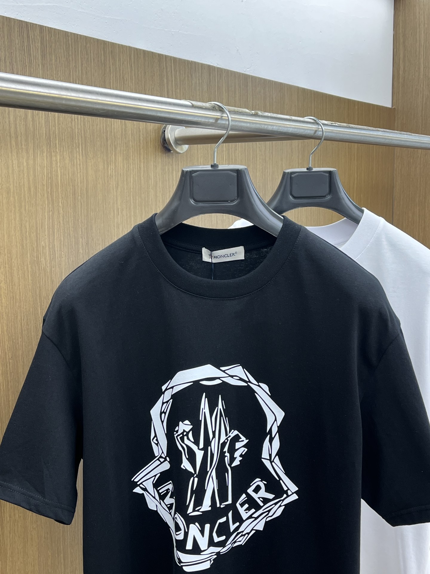 新品 Mon 🔥🔥春夏新款男女同款👫短袖圆领T恤，极具个性高级风，标志logo印花工艺设计！定制纯棉面料