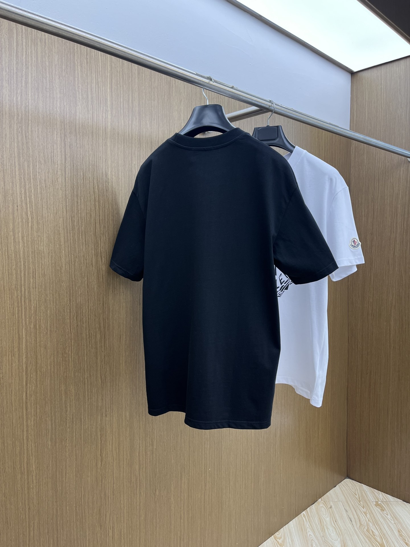 新品 Mon 🔥🔥春夏新款男女同款👫短袖圆领T恤，极具个性高级风，标志logo印花工艺设计！定制纯棉面料