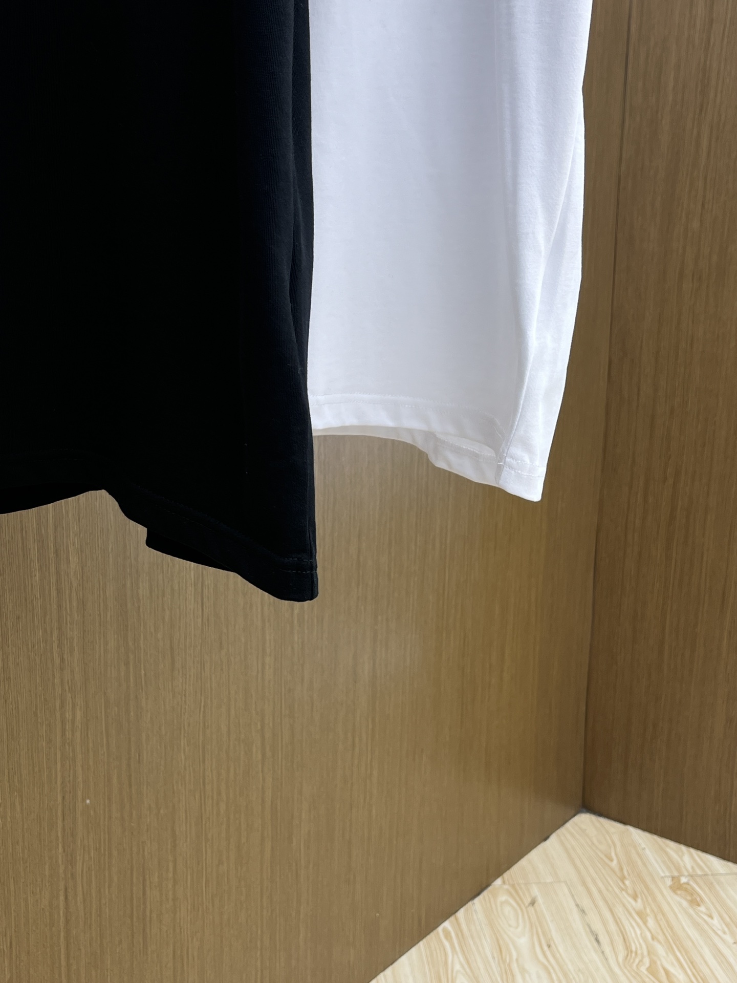 新品 Mon 🔥🔥春夏新款男女同款👫短袖圆领T恤，极具个性高级风，标志logo印花工艺设计！定制纯棉面料