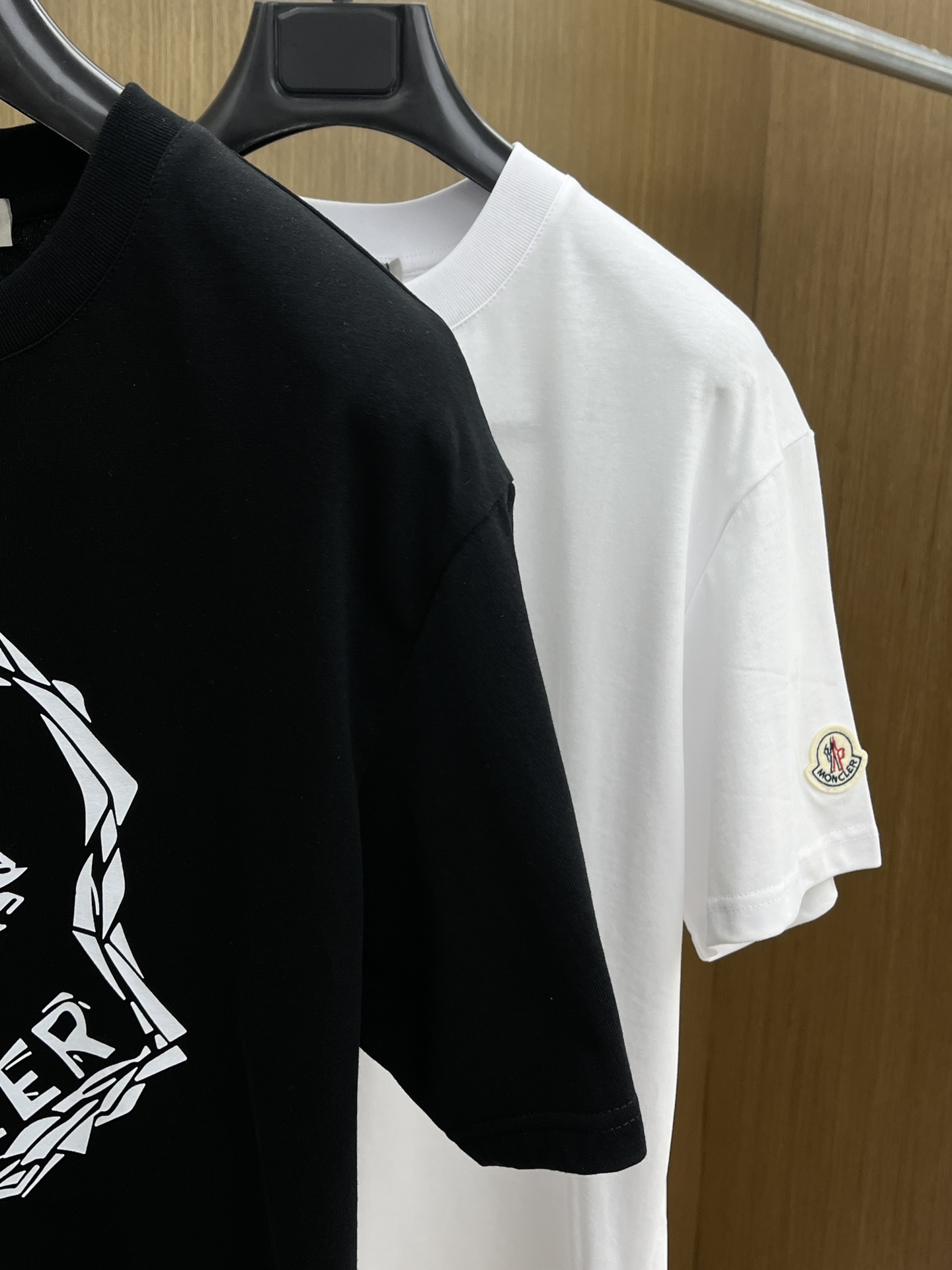 新品 Mon 🔥🔥春夏新款男女同款👫短袖圆领T恤，极具个性高级风，标志logo印花工艺设计！定制纯棉面料