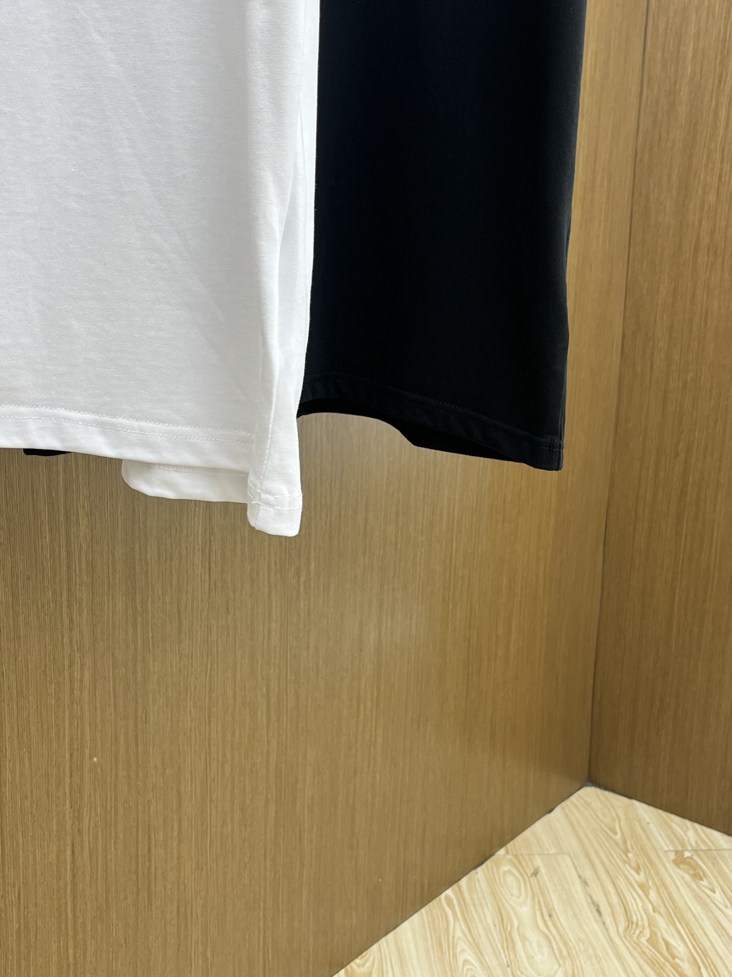 新品 Mon 🔥🔥春夏新款男女同款👫短袖圆领T恤，极具个性高级风，标志logo印花工艺设计！定制纯棉面料