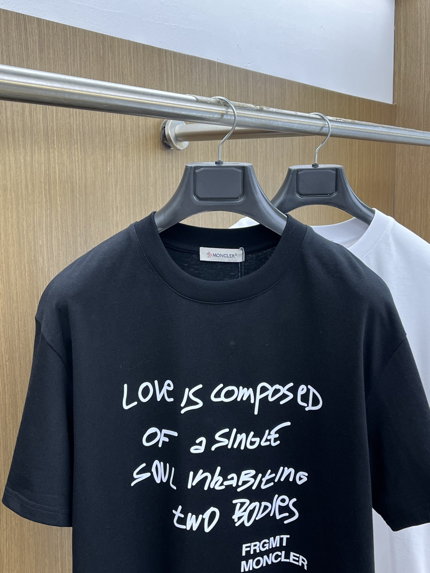 新品 Mon 🔥🔥春夏新款男女同款👫短袖圆领T恤，极具个性高级风，标志logo印花工艺设计！定制纯棉面料