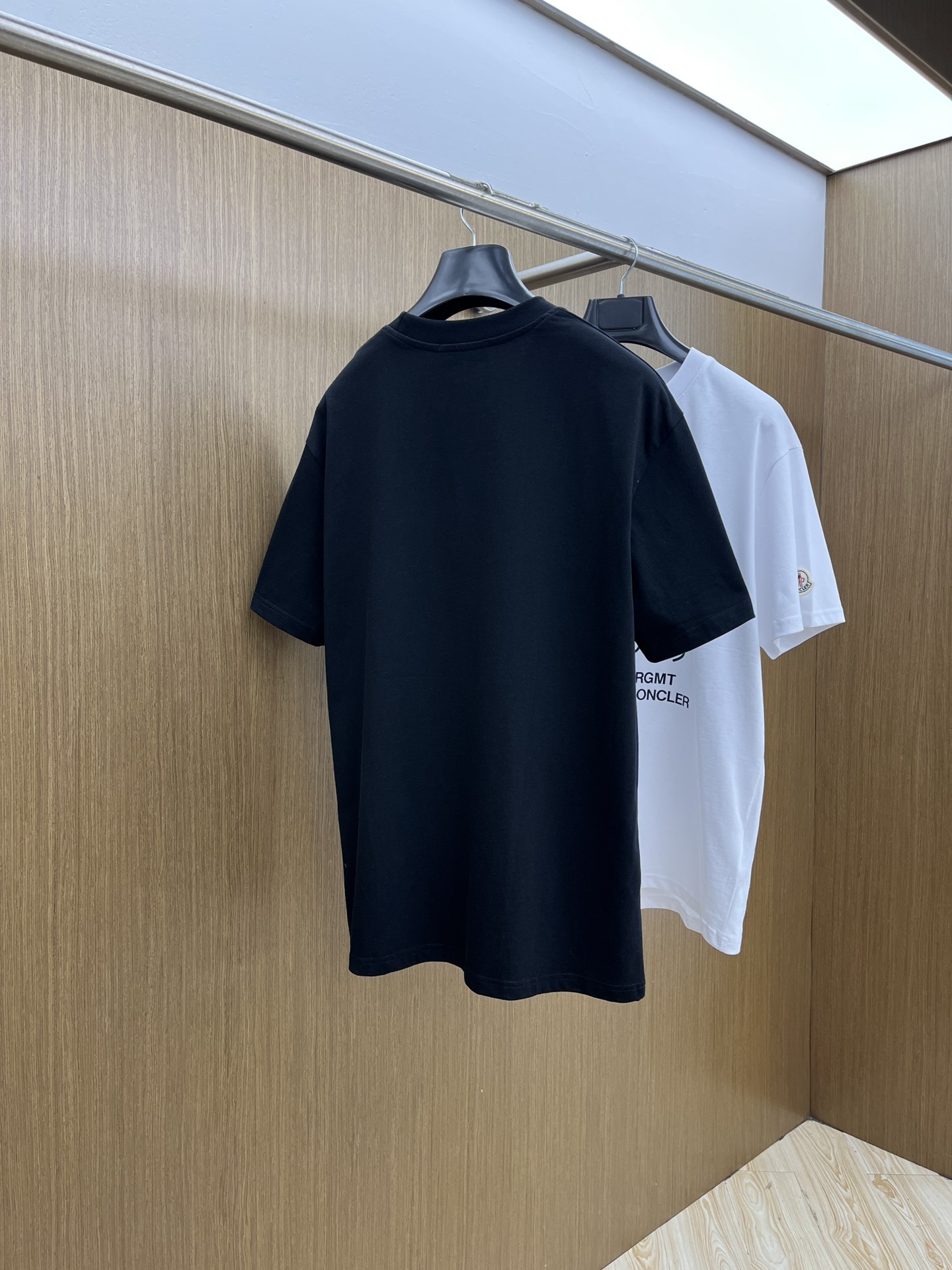 新品 Mon 🔥🔥春夏新款男女同款👫短袖圆领T恤，极具个性高级风，标志logo印花工艺设计！定制纯棉面料