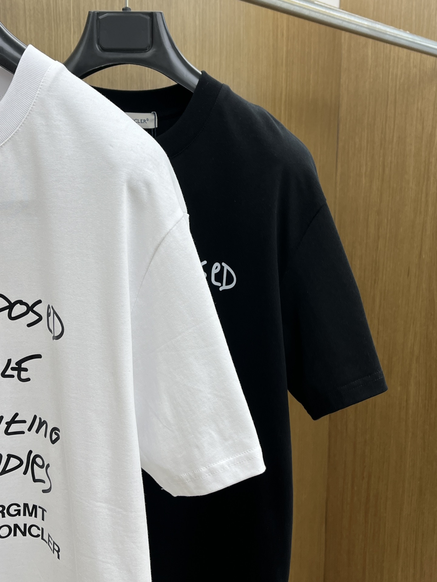 新品 Mon 🔥🔥春夏新款男女同款👫短袖圆领T恤，极具个性高级风，标志logo印花工艺设计！定制纯棉面料