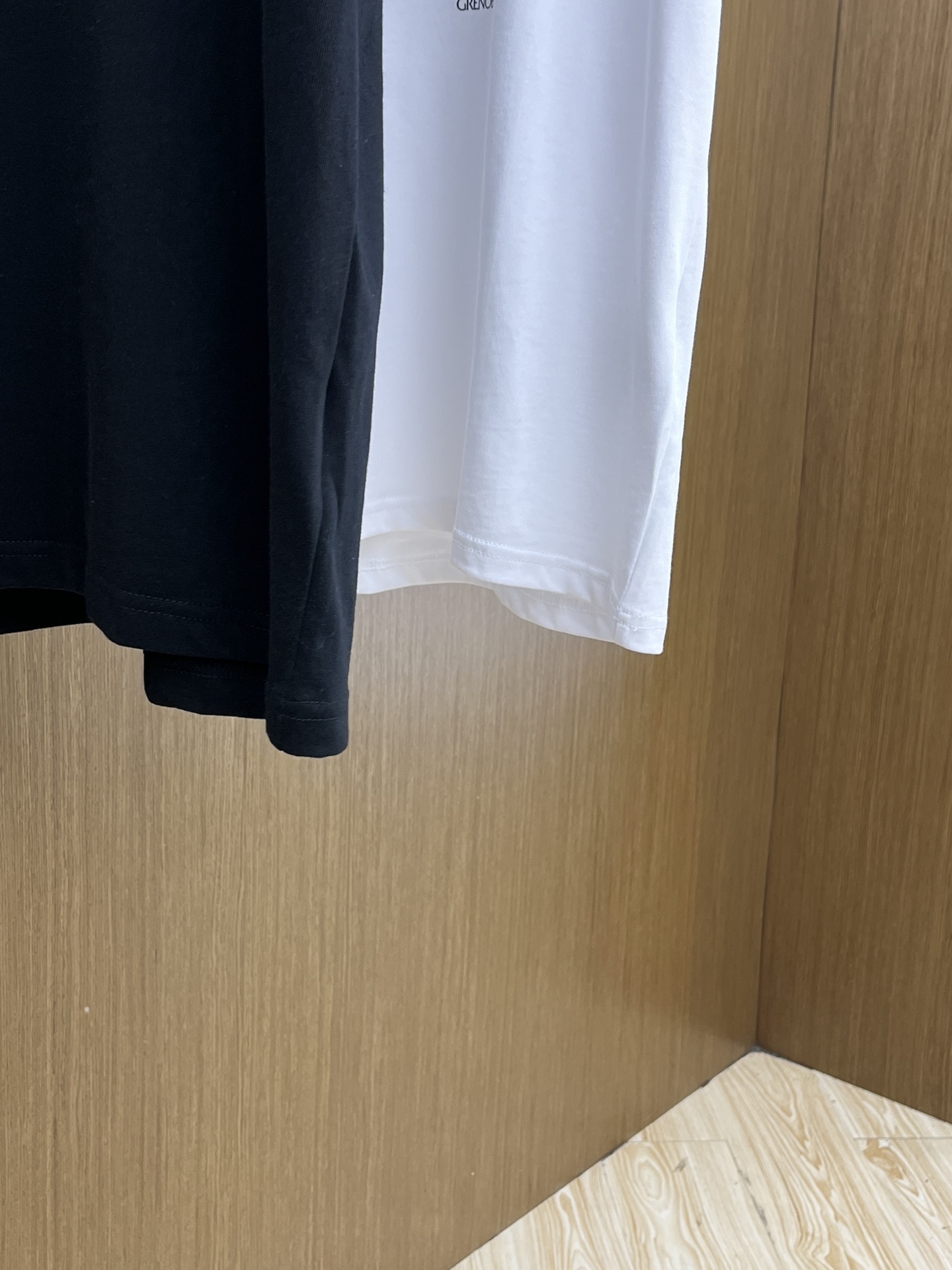 新品 Mon 🔥春夏新款男女同款👫短袖圆领T恤，极具个性高级风，标志logo印花工艺设计！定制纯棉面料！