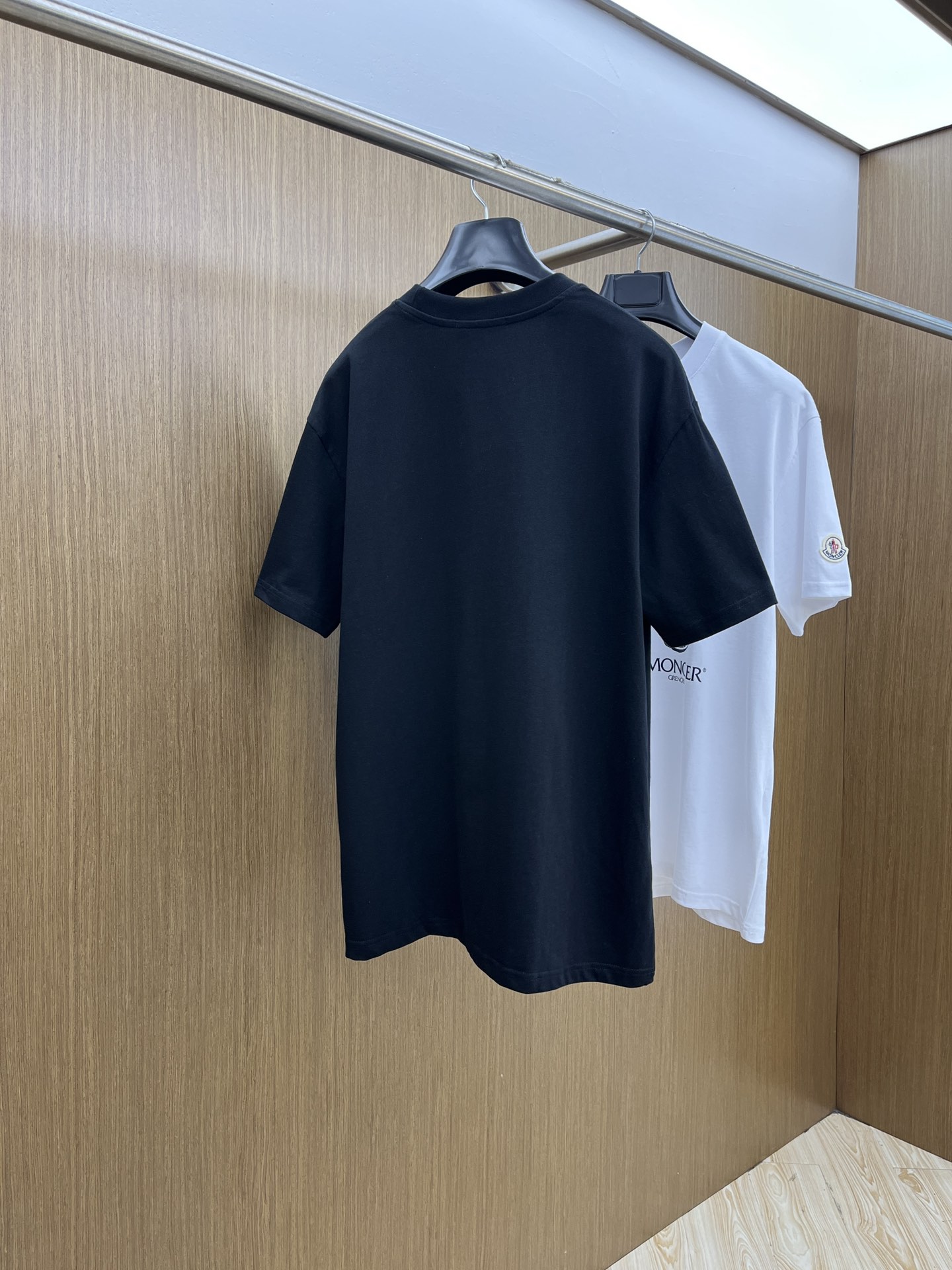 新品 Mon 🔥春夏新款男女同款👫短袖圆领T恤，极具个性高级风，标志logo印花工艺设计！定制纯棉面料！