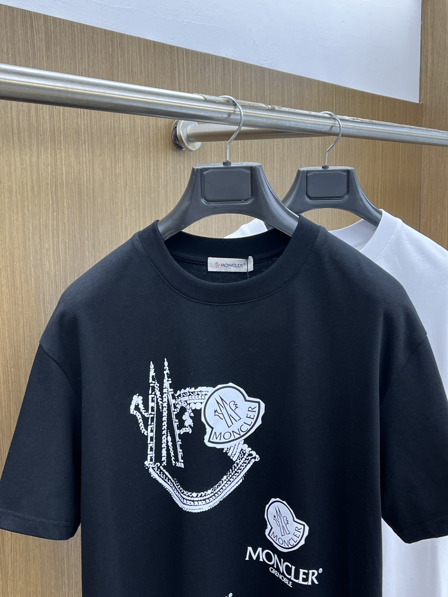 新品 Mon 🔥春夏新款男女同款👫短袖圆领T恤，极具个性高级风，标志logo印花工艺设计！定制纯棉面料！