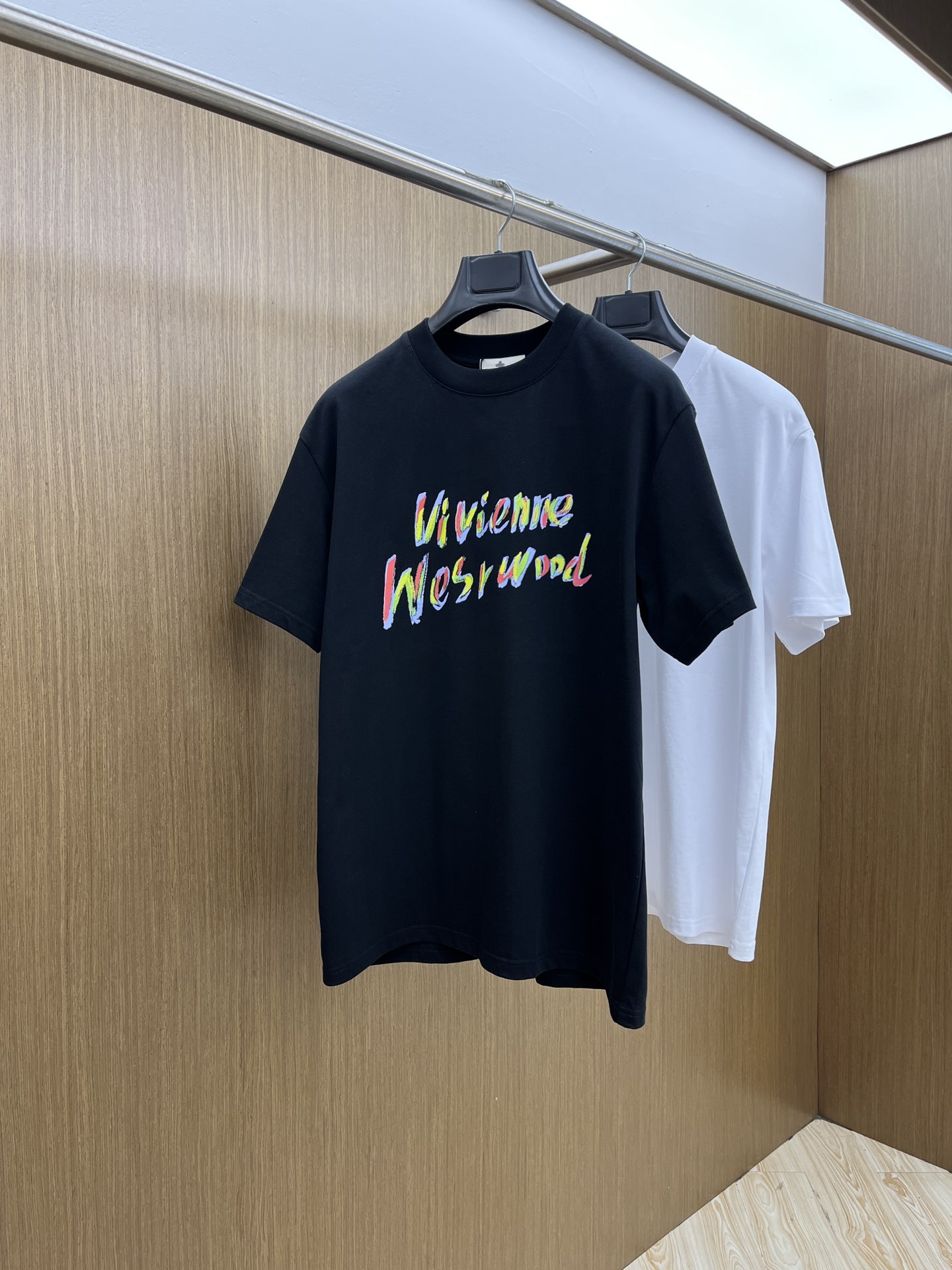 新品 VW  🔥春夏新款男女同款👫短袖圆领T恤，极具个性高级风，标志logo印花工艺设计！定制纯棉面料！