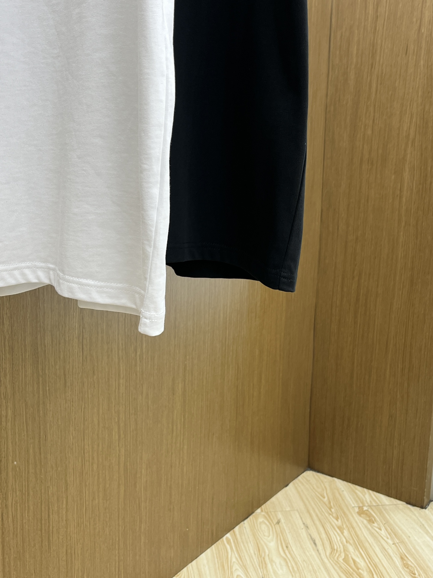 新品 VW 🔥春夏新款男女同款👫短袖圆领T恤，极具个性高级风，标志logo印花工艺设计！定制纯棉面料！一