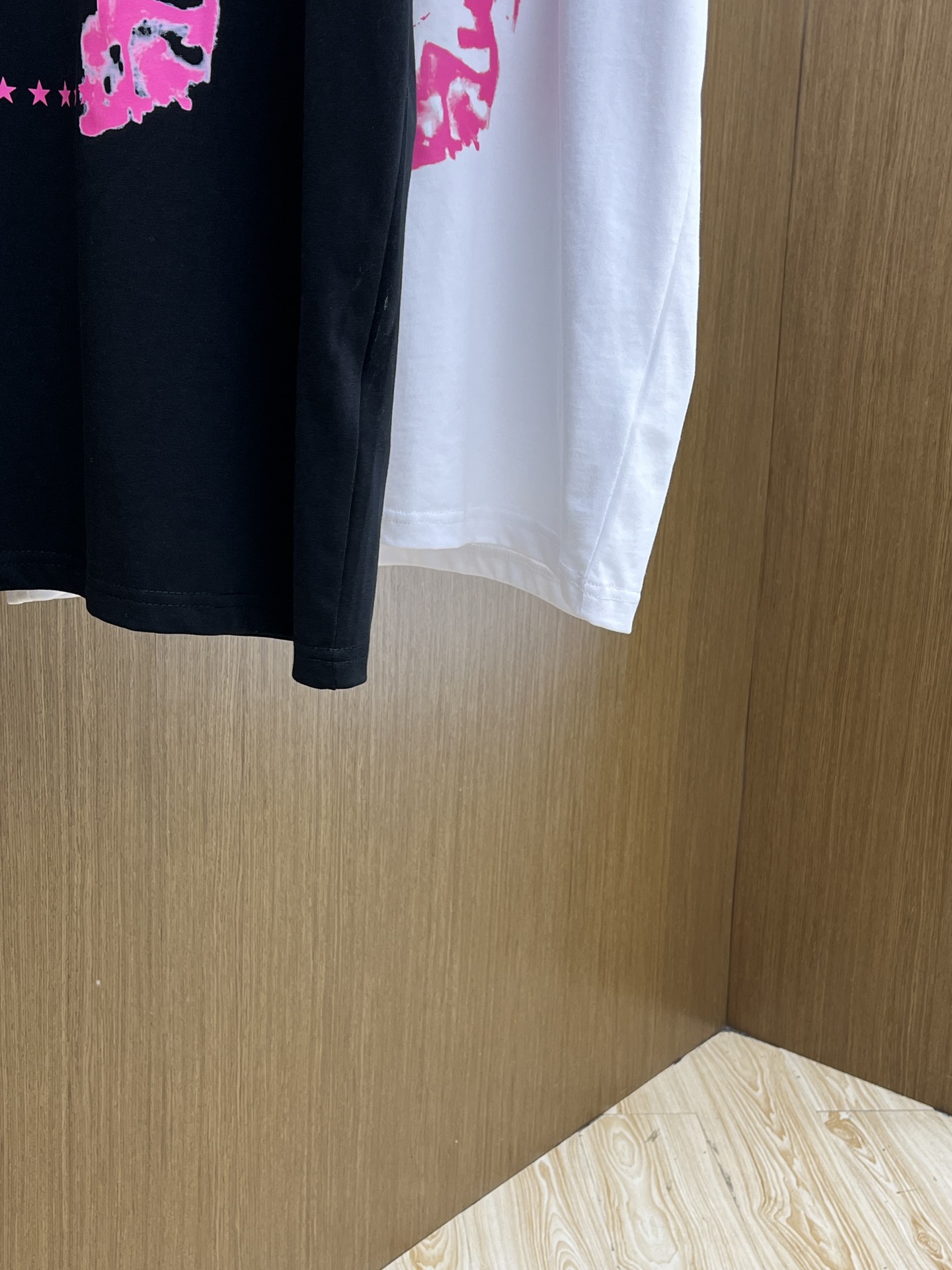 新品 Gvc 🔥春夏新款男女同款👫短袖圆领T恤，极具个性高级风，标志logo印花工艺设计！定制纯棉面料！