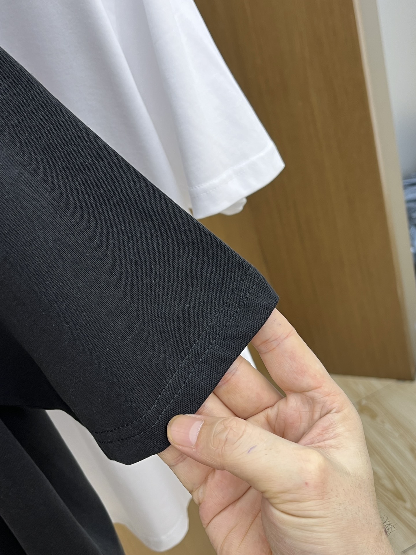 新品 Gvc 🔥春夏新款男女同款👫短袖圆领T恤，极具个性高级风，标志logo印花工艺设计！定制纯棉面料！