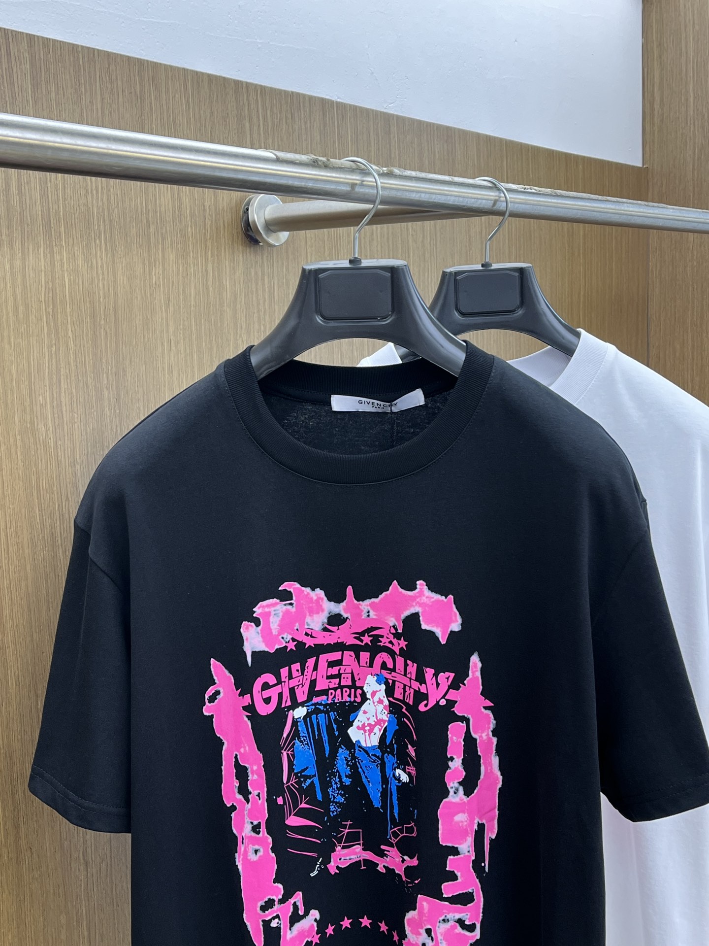 新品 Gvc 🔥春夏新款男女同款👫短袖圆领T恤，极具个性高级风，标志logo印花工艺设计！定制纯棉面料！