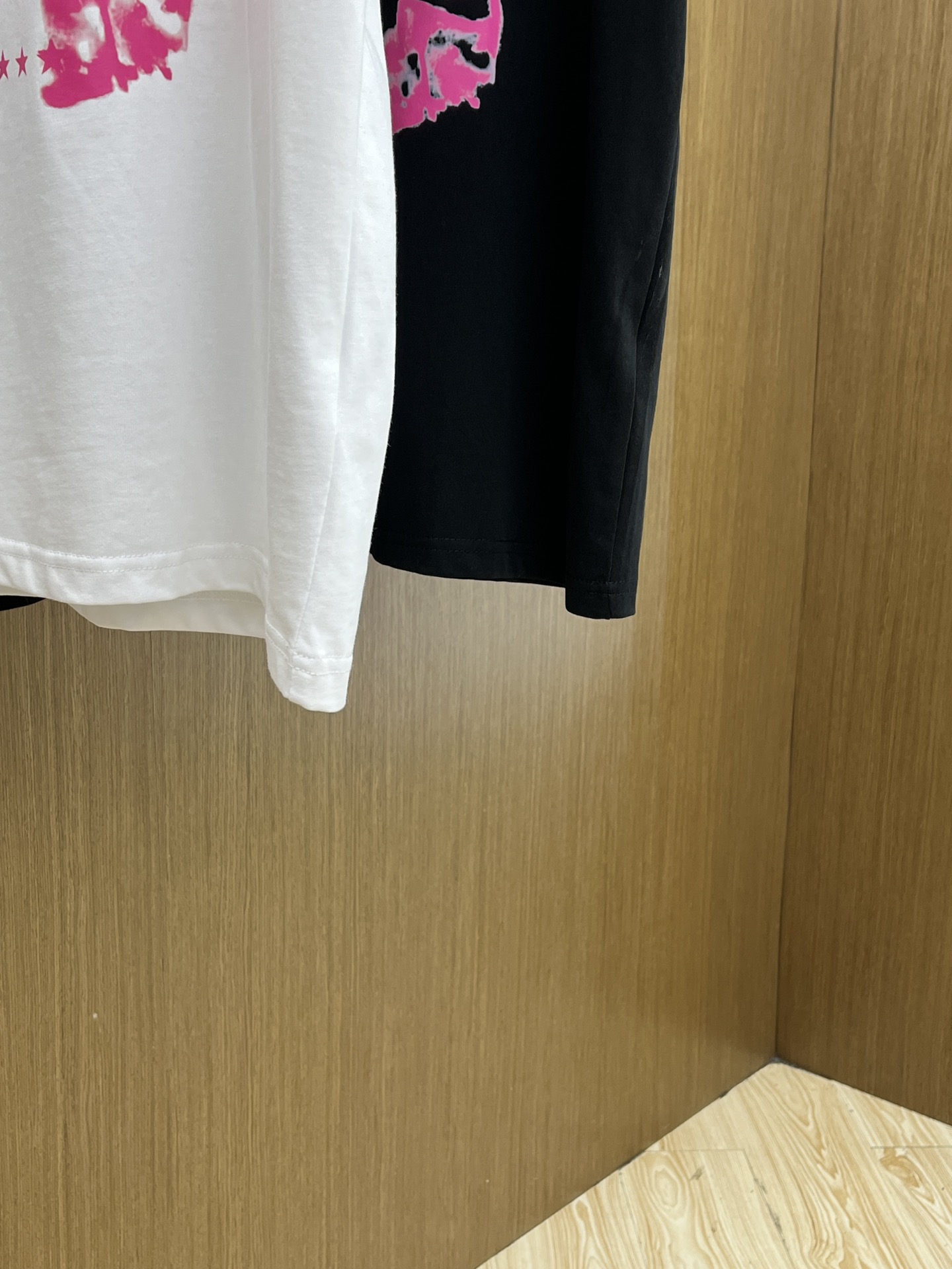 新品 Gvc  🔥春夏新款男女同款👫短袖圆领T恤，极具个性高级风，标志logo印花工艺设计！定制纯棉面料