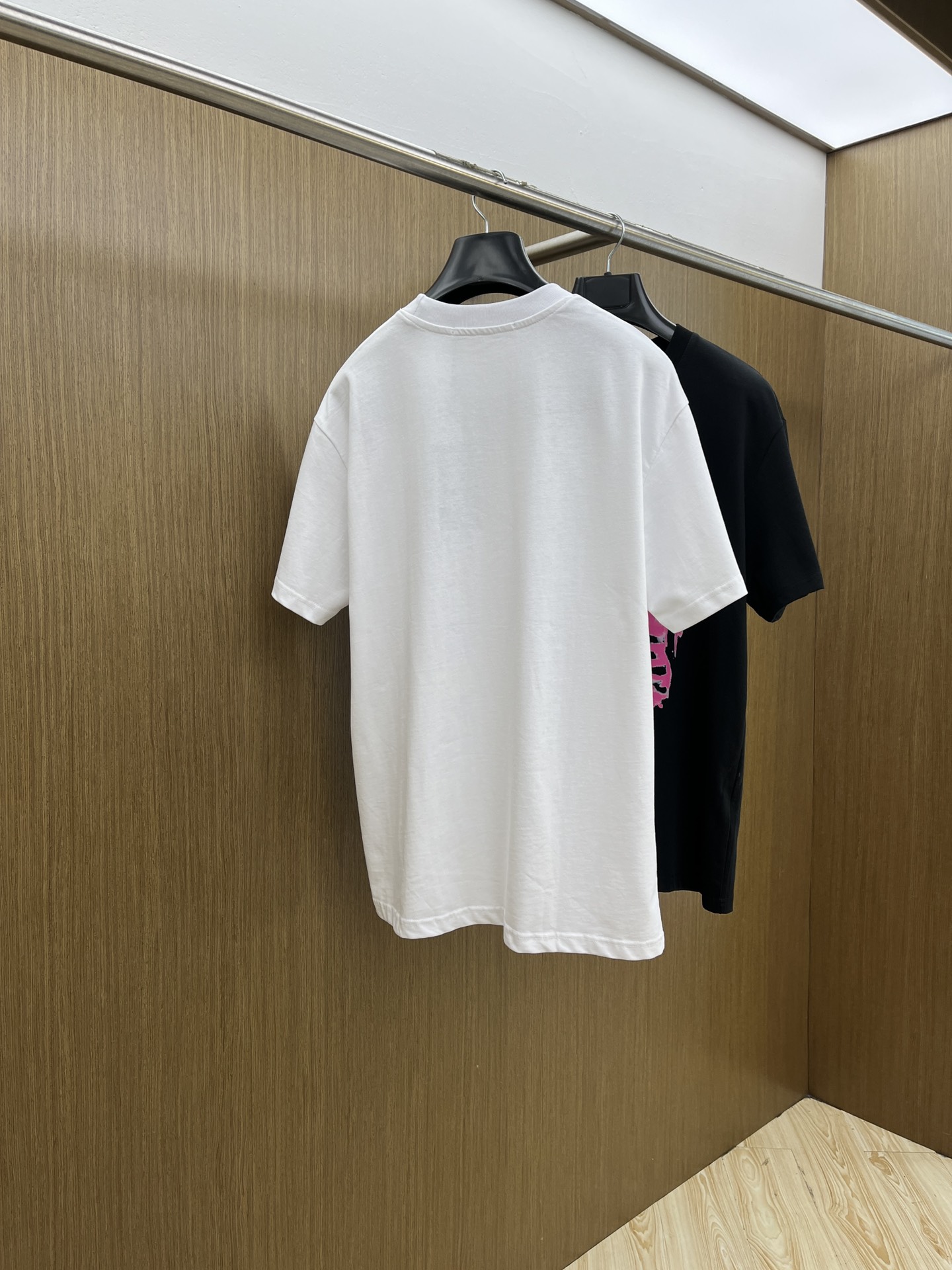 新品 Gvc  🔥春夏新款男女同款👫短袖圆领T恤，极具个性高级风，标志logo印花工艺设计！定制纯棉面料