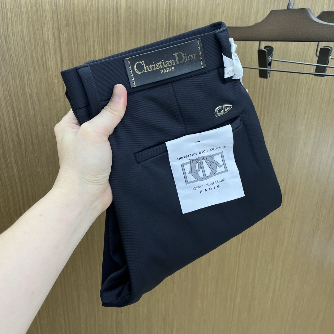 NO:467289,Autumn and Winter CD 1955ss Autumn and Winter new products, available simultaneously on the official website, men's high-end business casual trousers, high-end imported fabric, with elasticity, silicone letter pressing on the back, five combinations, namely classic and fashionable, combined tailor, unrestrained upper body effect, comfortable and breathable fax number 30-3837,,alexander wang19860909秋冬 CD 1955ss秋冬新品,官网同步有售,男士高端商务休闲西裤,高端进口面料,带弹力,后面采用硅胶字母压胶,五搭配,即经典又时尚,合体裁缝,上身效果无约束感 ,舒适透气fax 码数30-3837,,alexander wang,Men's clothing