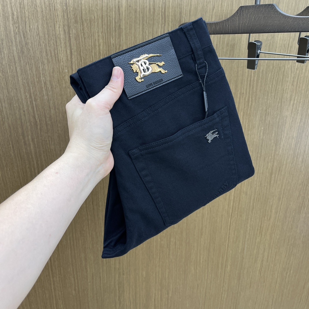 NO:467295,Autumn and Winter BBR 1955ss Autumn and Winter new products, available on the official website simultaneously, men's high-end business casual trousers, high-end imported fabric, with elasticity, silicone letter pressing on the back, five combinations, namely classic and fashionable, combined tailor, unrestrained upper body effect, comfortable and breathable fax number 30-3837,,alexander wang19860909秋冬 BBR 1955ss秋冬新品,官网同步有售,男士高端商务休闲西裤,高端进口面料,带弹力,后面采用硅胶字母压胶,五搭配,即经典又时尚,合体裁缝,上身效果无约束感 ,舒适透气fax 码数30-3837,,alexander wang,Men's clothing