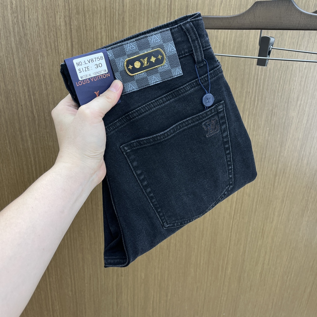 NO:470185,Autumn and winter LV high-end customization, 25SS autumn and winter latest jeans are available at the counter simultaneously, imported color fixing fabrics, original custom reproduction, customer-supplied hardware and auxiliary materials, original quality, heavy industry washing, fine workmanship and excellent upper body!  Preferred single product produced by fax, number 29-38 without 35.37, louis vuitton, jeans, alexander wang19860909秋冬 LV 高端定制、25SS秋冬最新款牛仔裤 柜台同步发售 进口固色面料 原版定制复刻 客供五金辅料 原单品质 重工洗水 做工走线精细 上身绝佳！优选单品 fax出品 码数29-38无35.37,,louis vuitton,jeans,alexander wang,Men's clothing