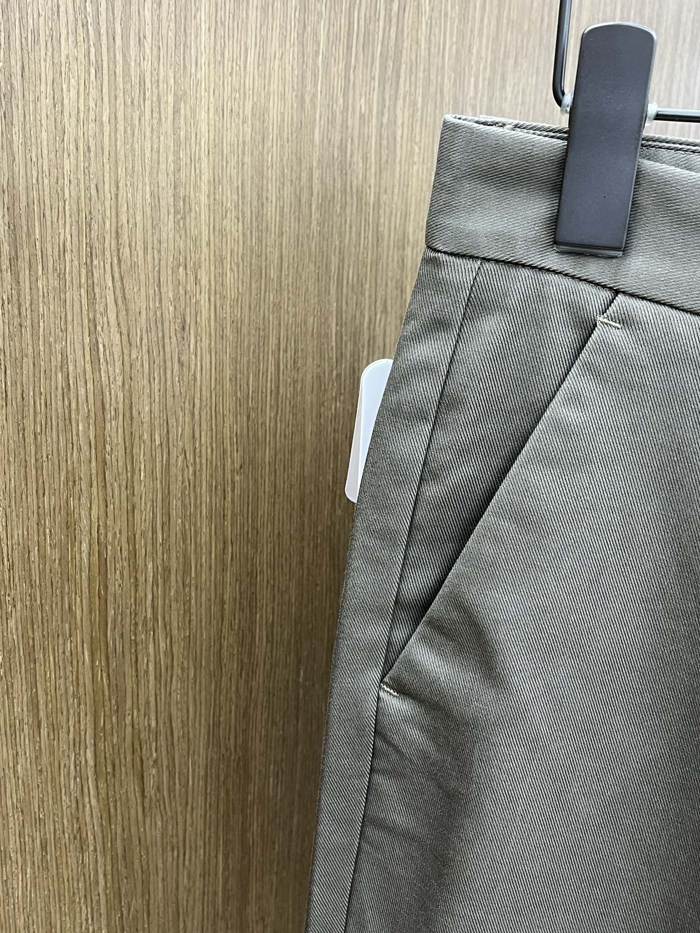 秋冬 HER 🔥🔥ss秋冬新品，官网同步有售，男士高端商务休闲西裤，高端进口面料，带弹力，后面采用硅胶字