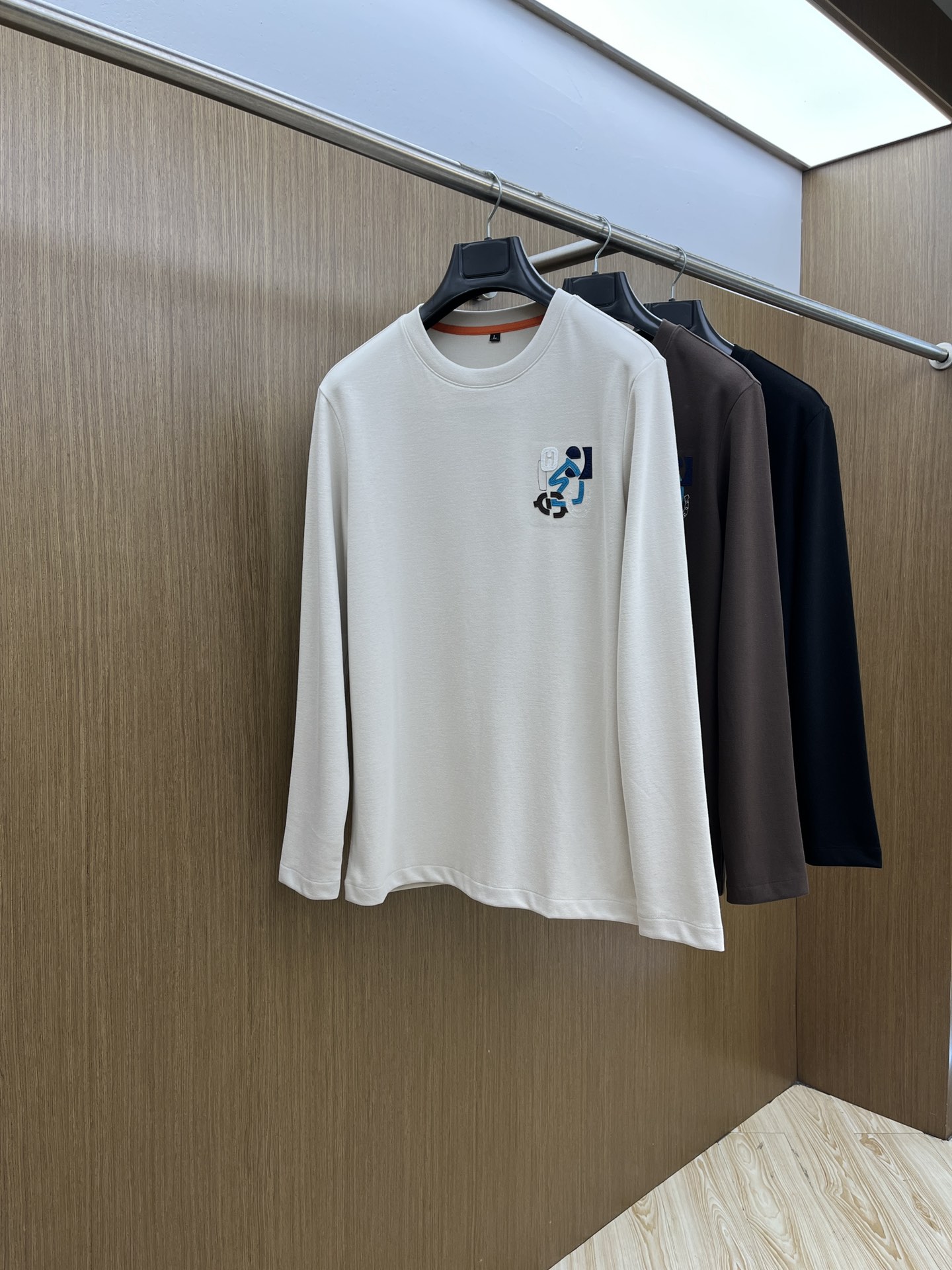 秋冬 Her 🔥早秋新款首发专柜最新款长袖圆领羊毛T恤 高端订制 设计前卫时尚！品牌logo工艺设计 高