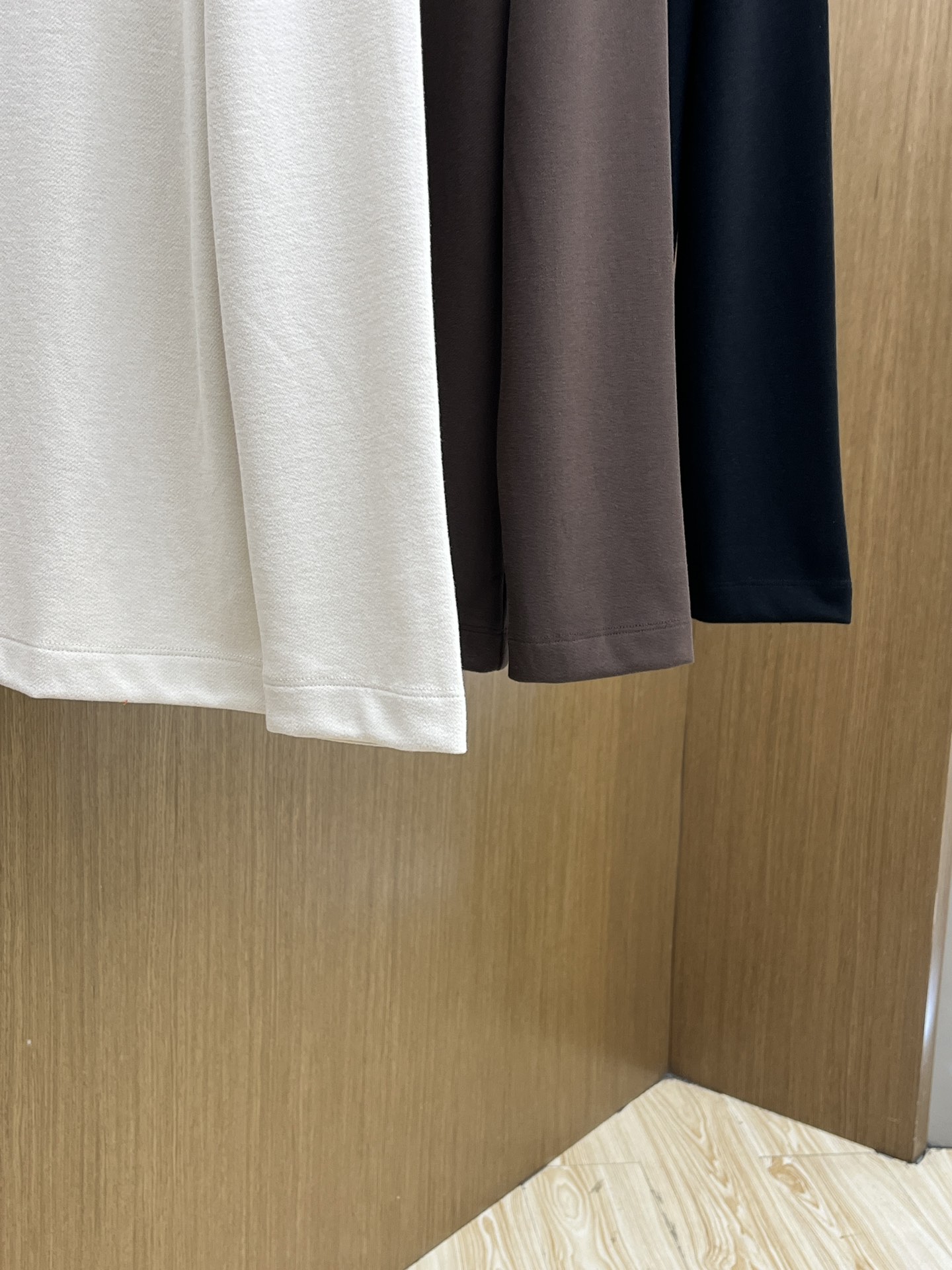 秋冬 Her 🔥早秋新款首发专柜最新款长袖圆领羊毛T恤 高端订制 设计前卫时尚！品牌logo工艺设计 高