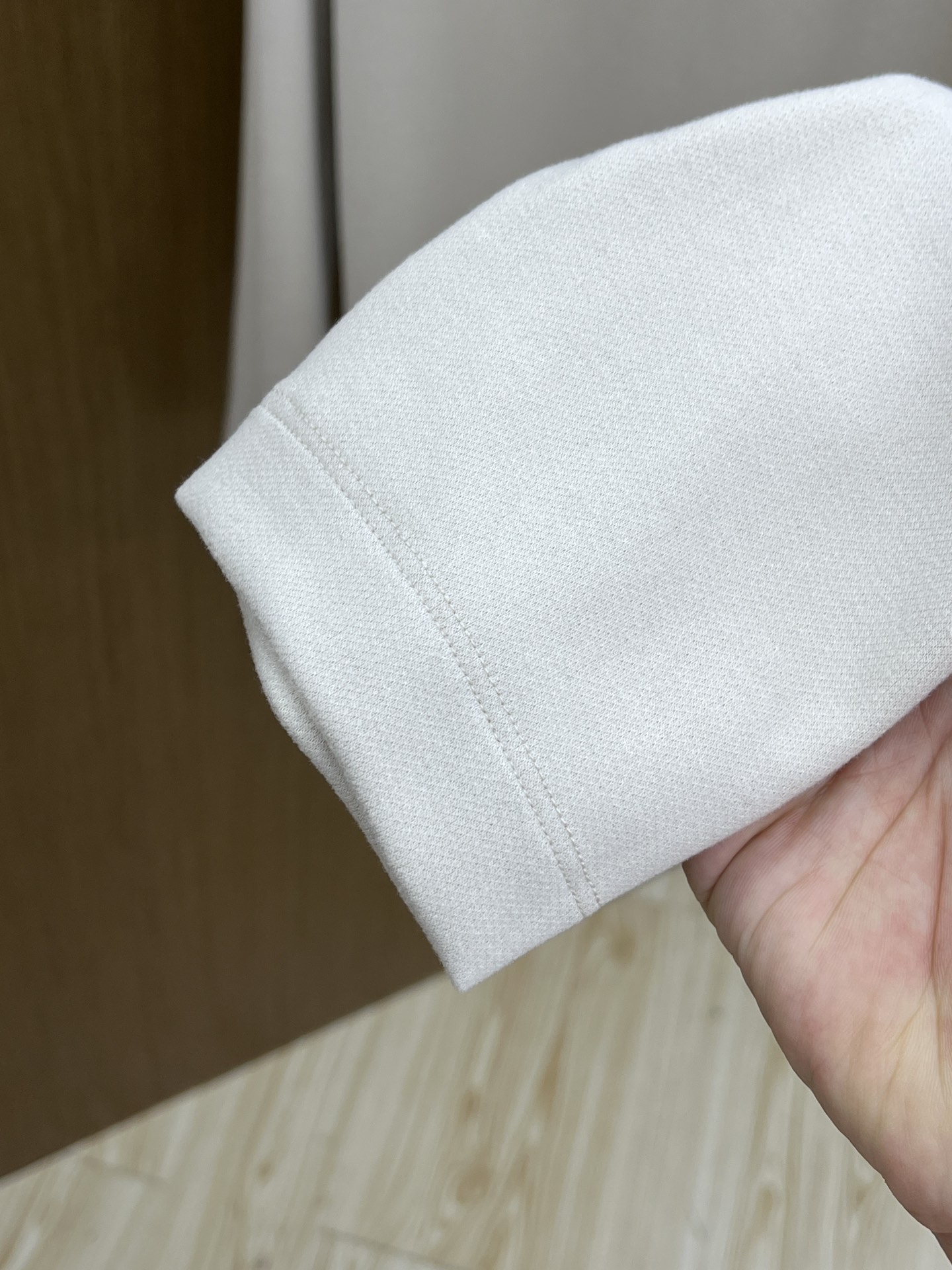 秋冬 Her 🔥早秋新款首发专柜最新款长袖圆领羊毛T恤 高端订制 设计前卫时尚！品牌logo工艺设计 高