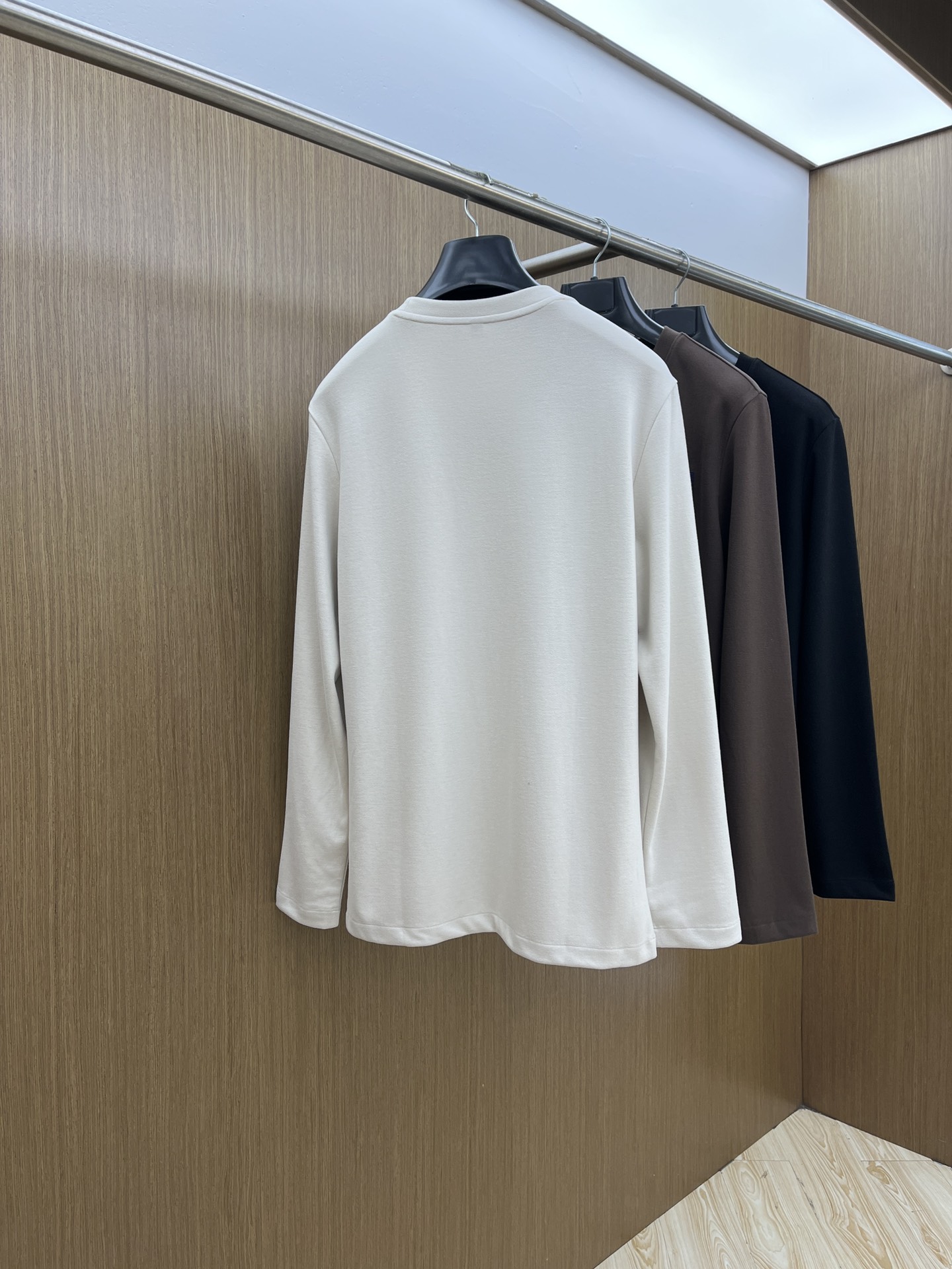 秋冬 Her 🔥早秋新款首发专柜最新款长袖圆领羊毛T恤 高端订制 设计前卫时尚！品牌logo工艺设计 高