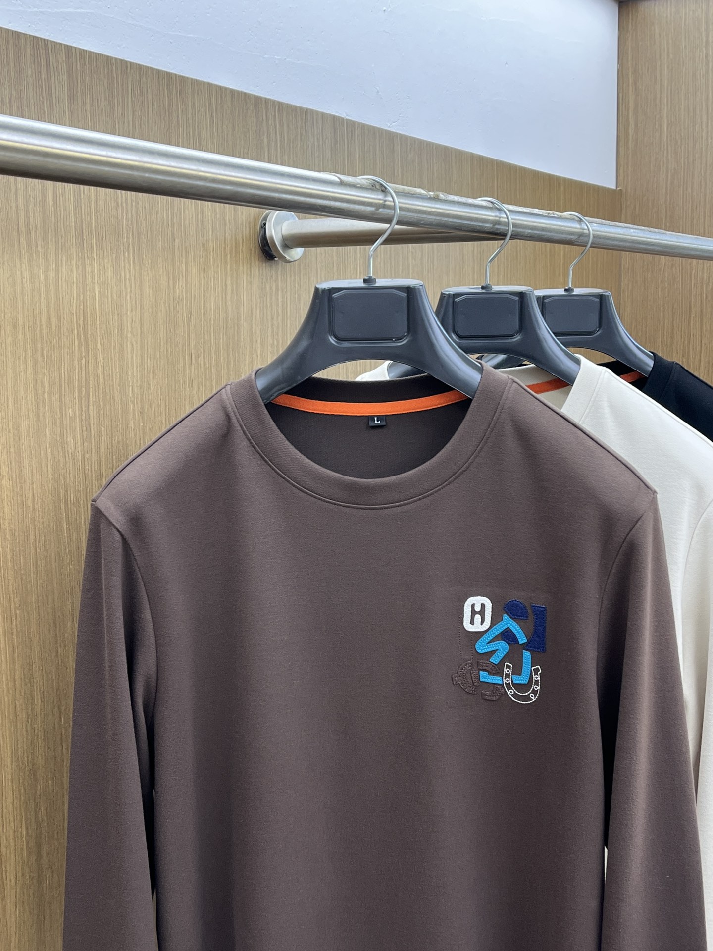 秋冬 Her 🔥早秋新款首发专柜最新款长袖圆领羊毛T恤 高端订制 设计前卫时尚！品牌logo工艺设计 高