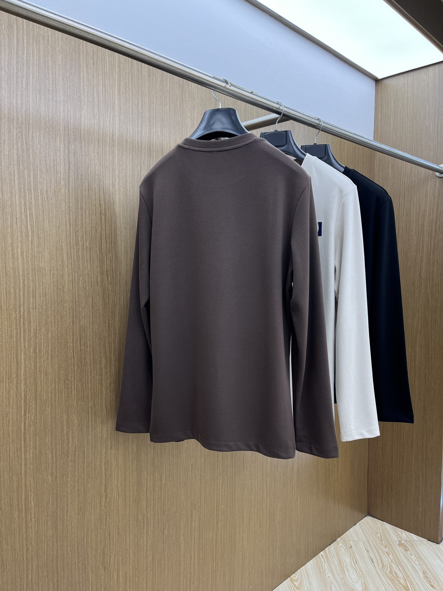 秋冬 Her 🔥早秋新款首发专柜最新款长袖圆领羊毛T恤 高端订制 设计前卫时尚！品牌logo工艺设计 高