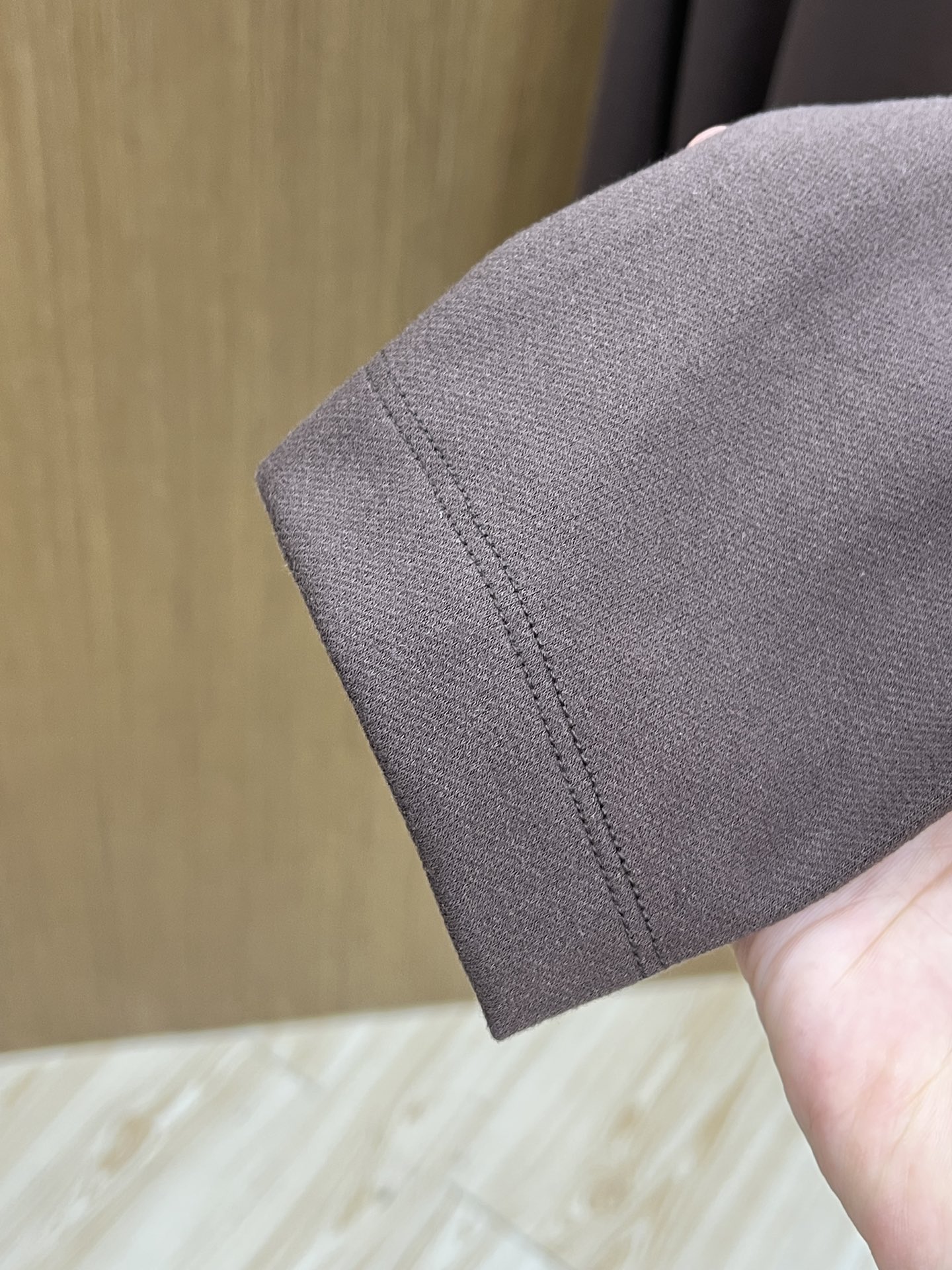 秋冬 Her 🔥早秋新款首发专柜最新款长袖圆领羊毛T恤 高端订制 设计前卫时尚！品牌logo工艺设计 高