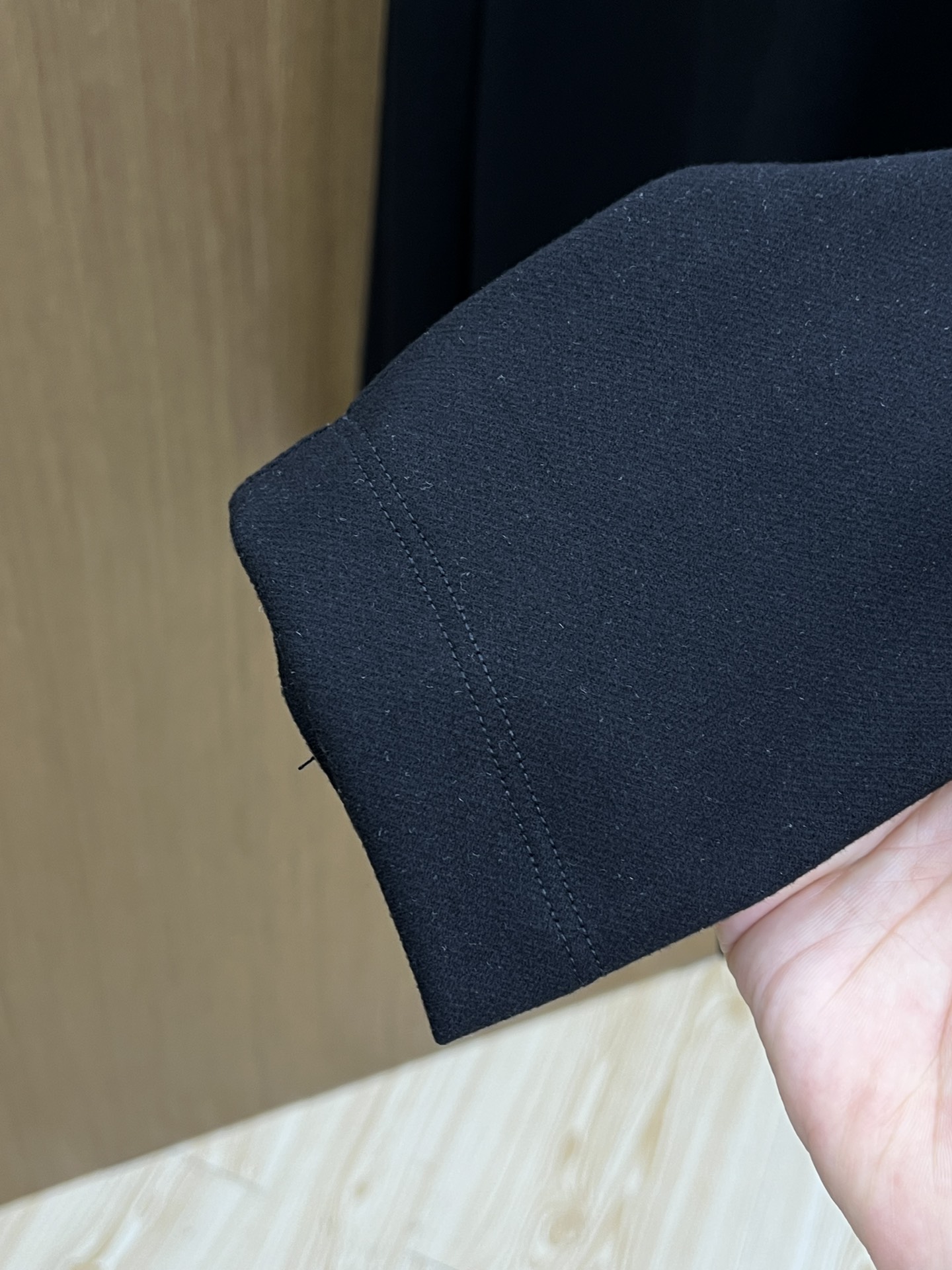 秋冬 Her 🔥早秋新款首发专柜最新款长袖圆领羊毛T恤 高端订制 设计前卫时尚！品牌logo工艺设计 高