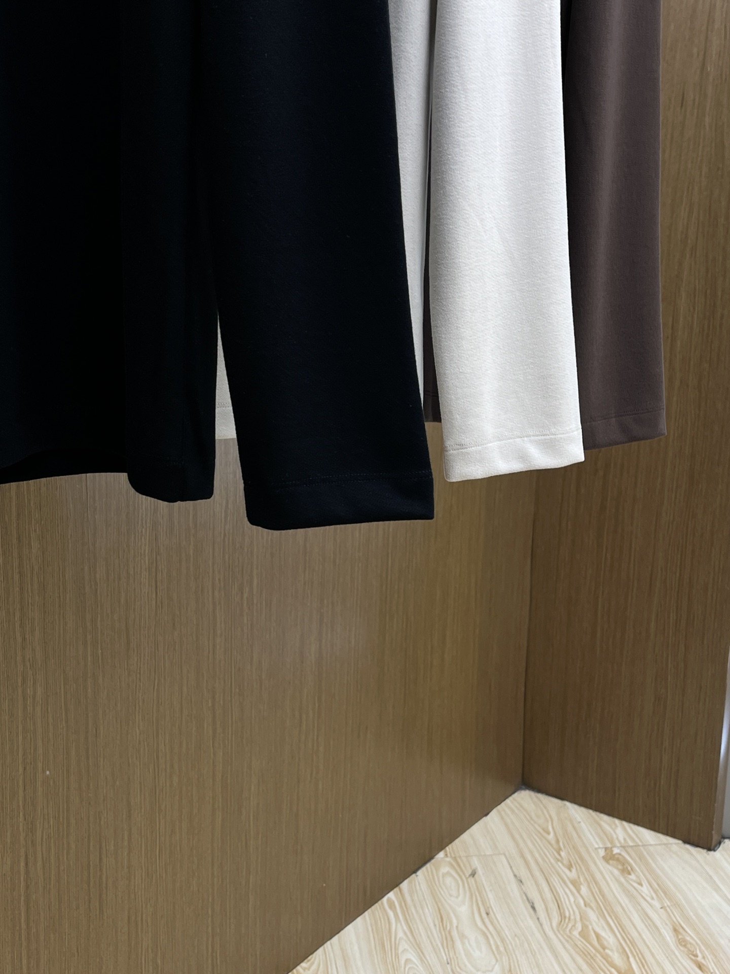 秋冬 Her 🔥早秋新款首发专柜最新款长袖圆领羊毛T恤 高端订制 设计前卫时尚！品牌logo工艺设计 高