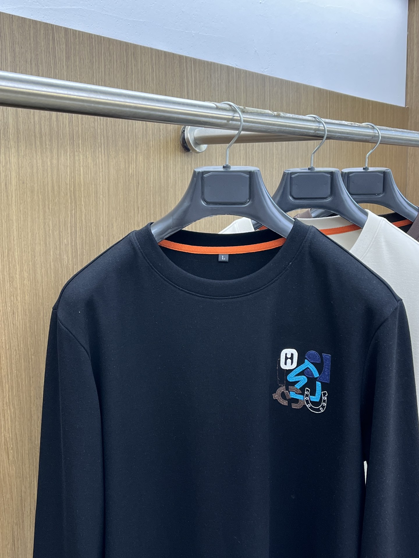 秋冬 Her 🔥早秋新款首发专柜最新款长袖圆领羊毛T恤 高端订制 设计前卫时尚！品牌logo工艺设计 高