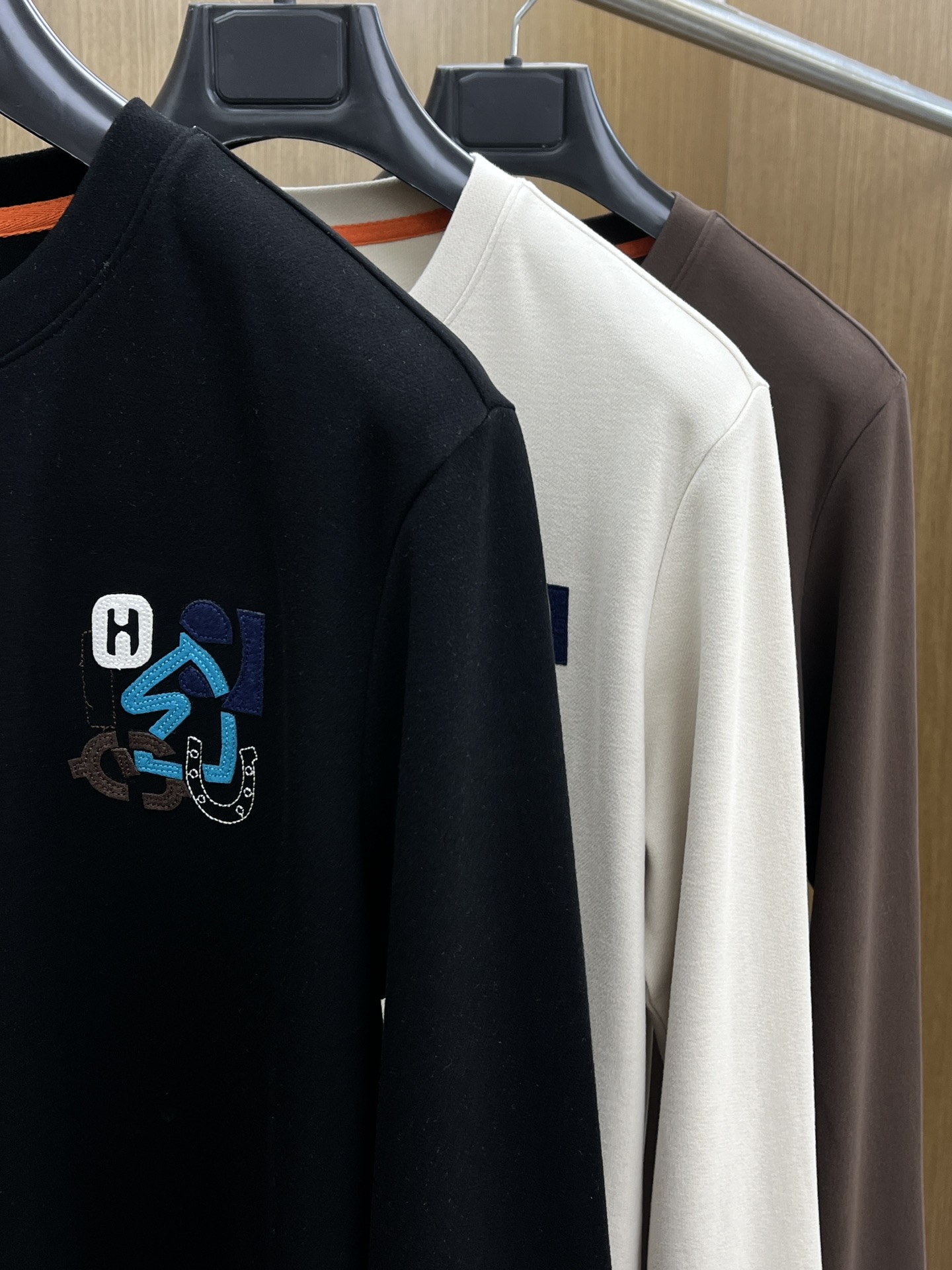 秋冬 Her 🔥早秋新款首发专柜最新款长袖圆领羊毛T恤 高端订制 设计前卫时尚！品牌logo工艺设计 高