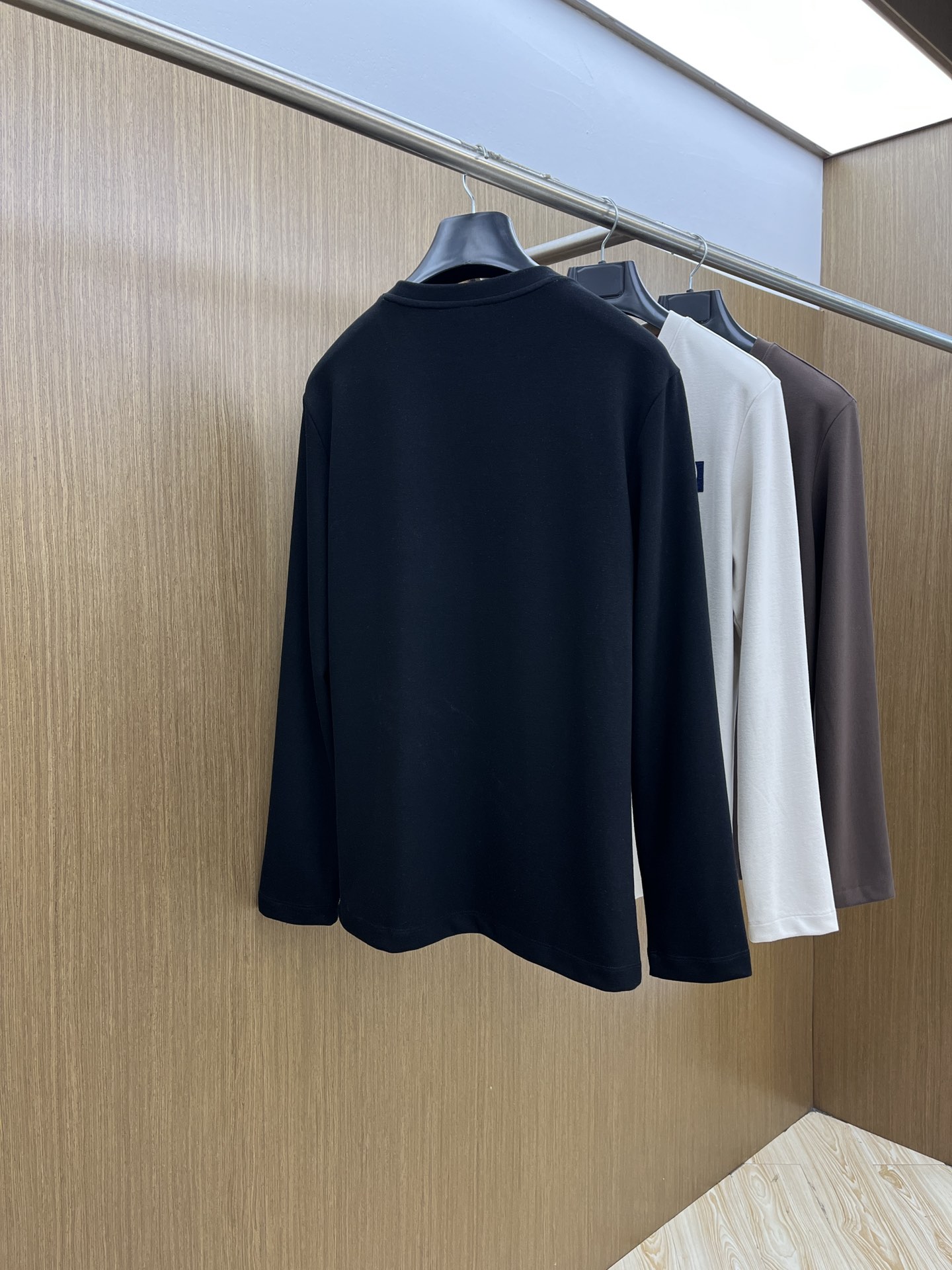 秋冬 Her 🔥早秋新款首发专柜最新款长袖圆领羊毛T恤 高端订制 设计前卫时尚！品牌logo工艺设计 高