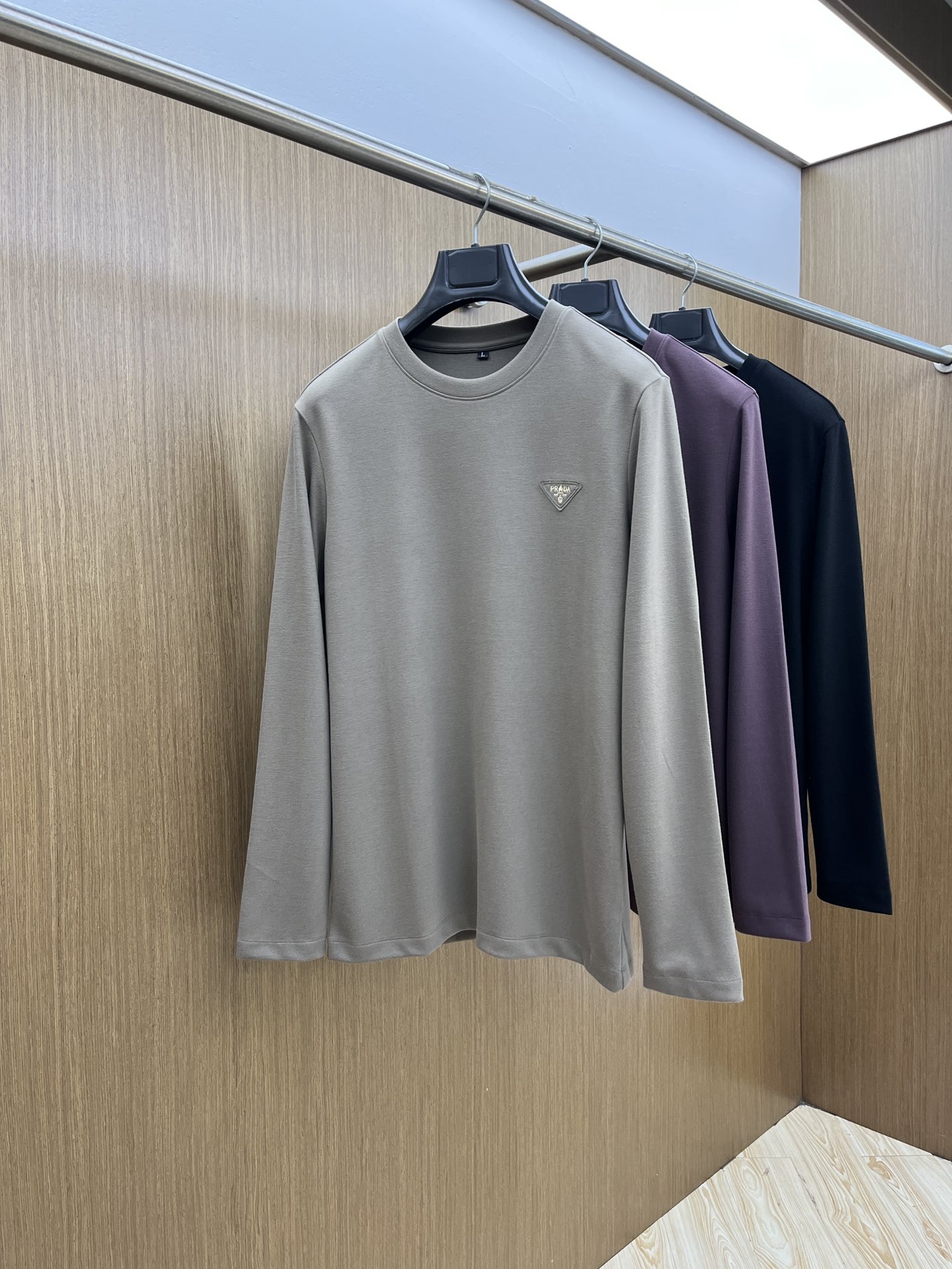 秋冬 PD 🔥早秋新款首发专柜最新款长袖圆领羊毛T恤 高端订制 设计前卫时尚！品牌logo工艺设计 高端