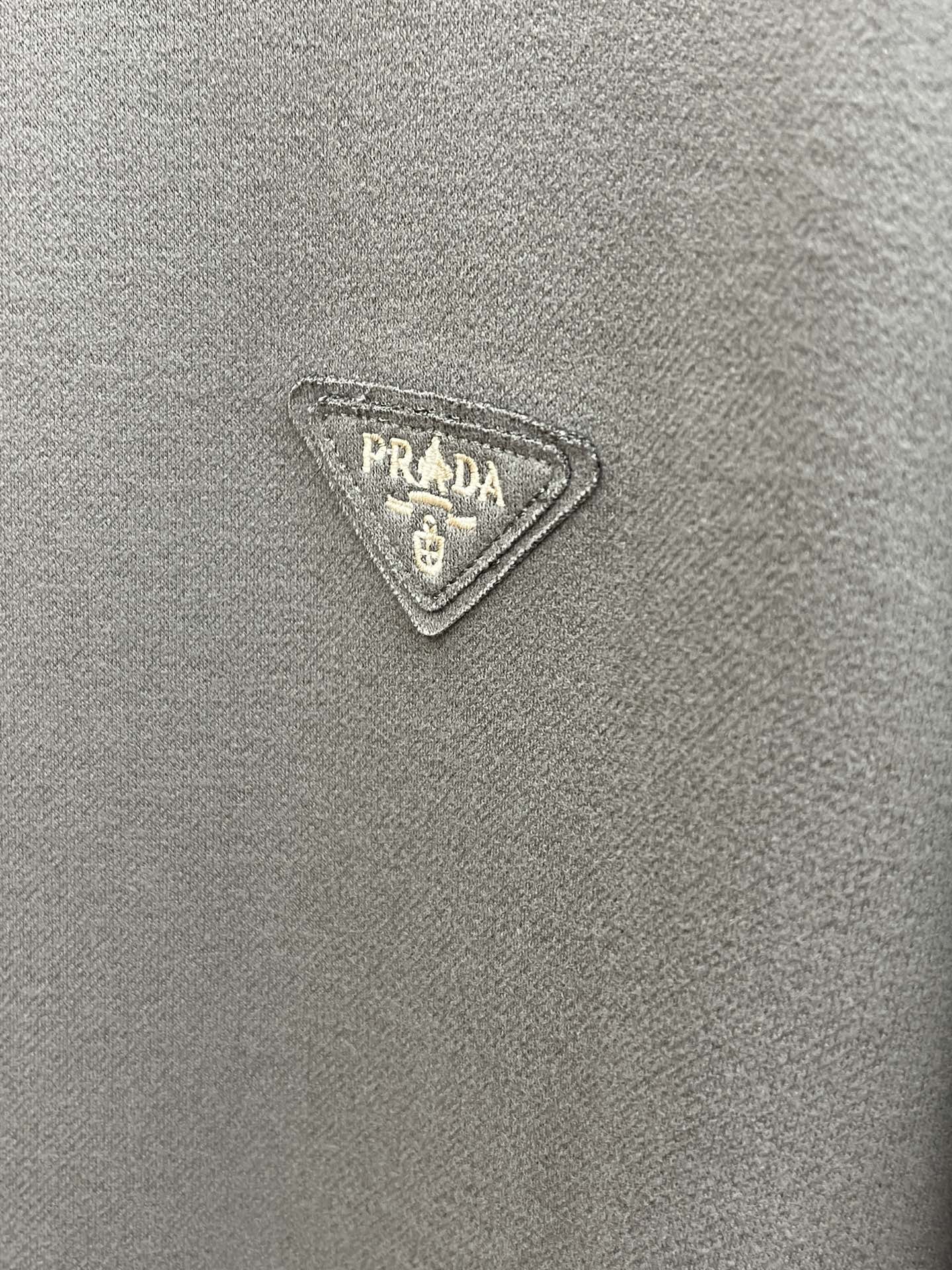 秋冬 PD 🔥早秋新款首发专柜最新款长袖圆领羊毛T恤 高端订制 设计前卫时尚！品牌logo工艺设计 高端