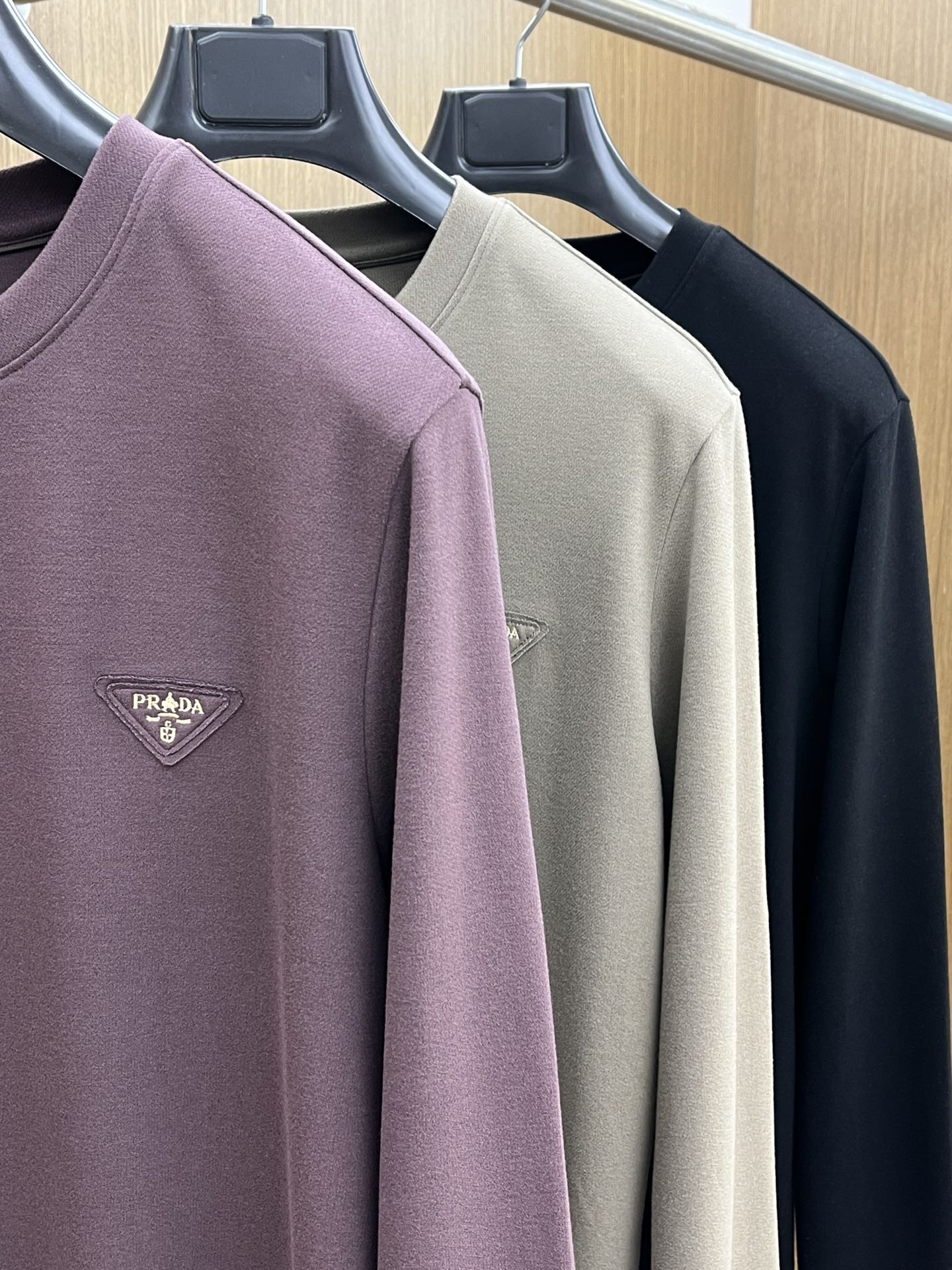 秋冬 PD 🔥早秋新款首发专柜最新款长袖圆领羊毛T恤 高端订制 设计前卫时尚！品牌logo工艺设计 高端