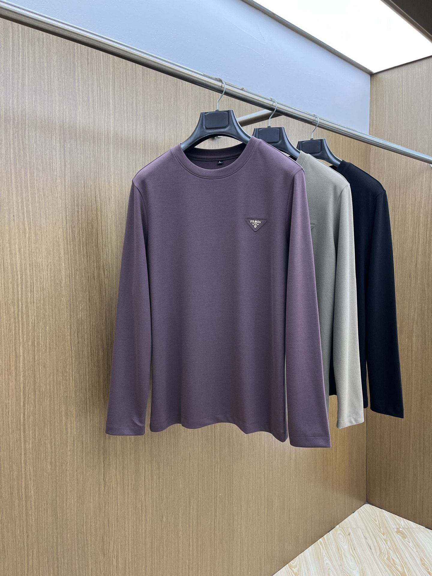 秋冬 PD 🔥早秋新款首发专柜最新款长袖圆领羊毛T恤 高端订制 设计前卫时尚！品牌logo工艺设计 高端