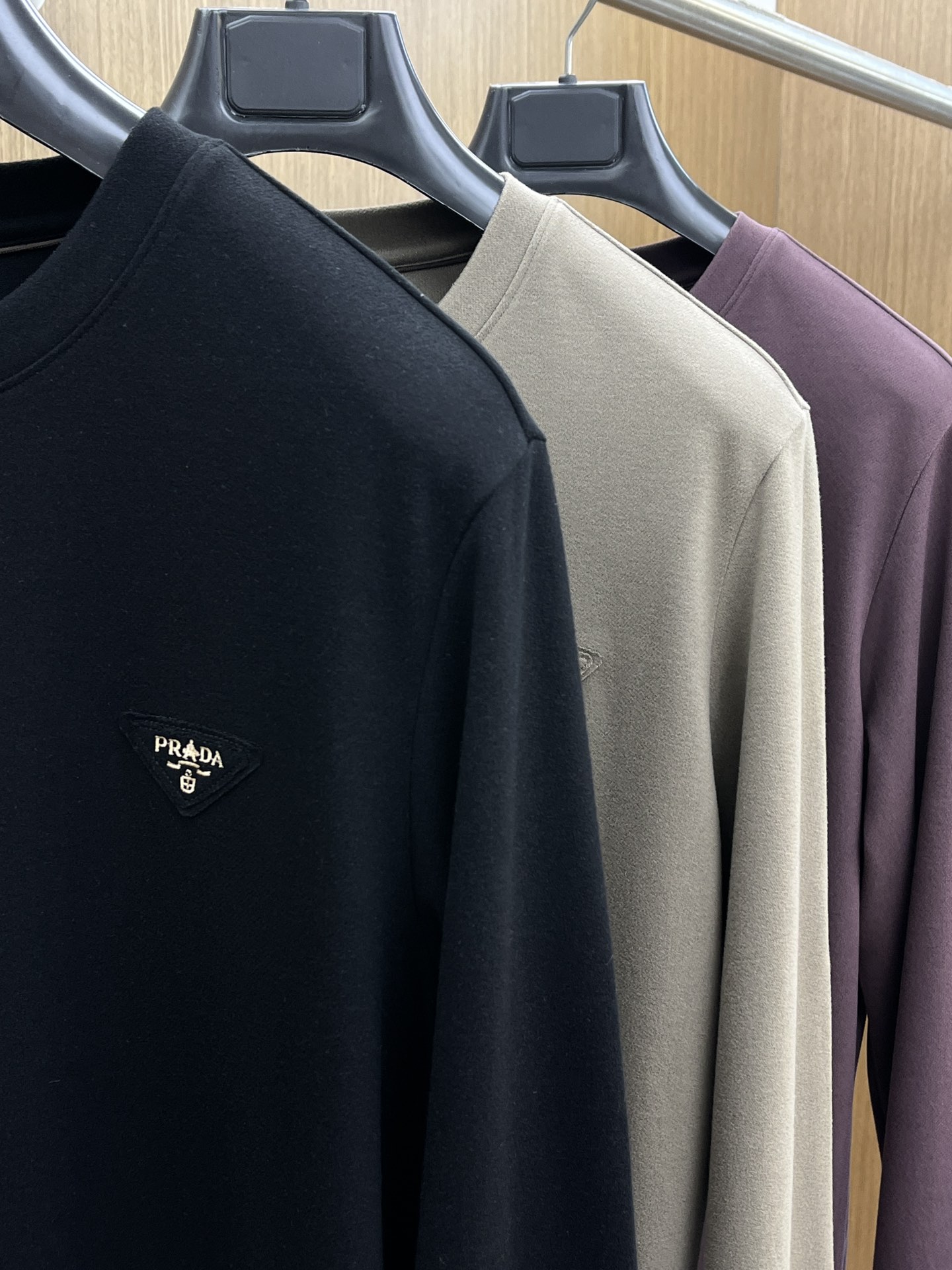 秋冬 PD 🔥早秋新款首发专柜最新款长袖圆领羊毛T恤 高端订制 设计前卫时尚！品牌logo工艺设计 高端