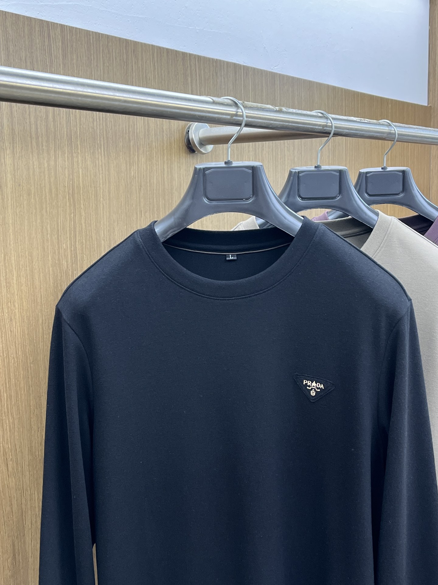 秋冬 PD 🔥早秋新款首发专柜最新款长袖圆领羊毛T恤 高端订制 设计前卫时尚！品牌logo工艺设计 高端