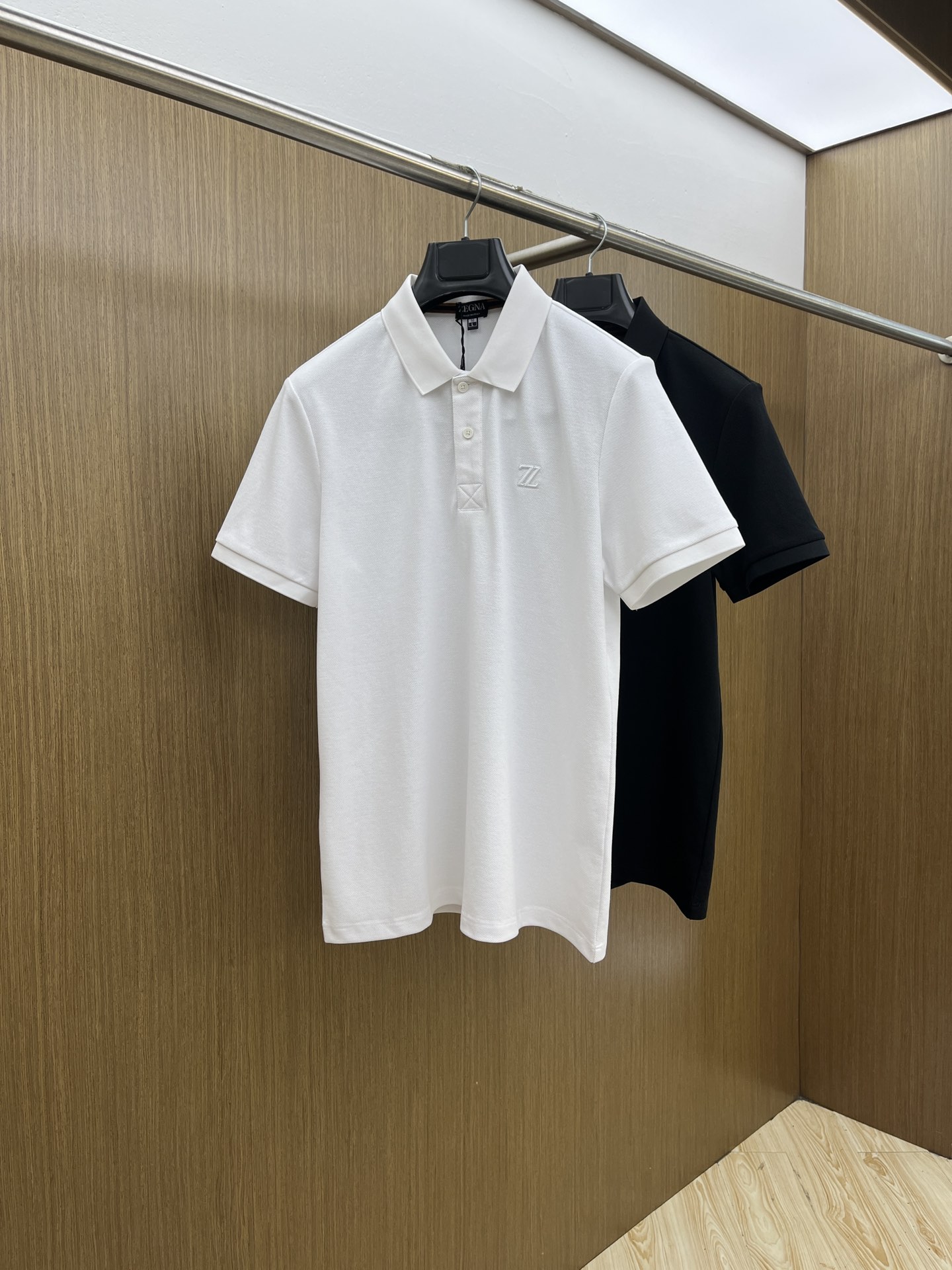 NO:475312,New ZZ Spring and Summer New Men's Short-Sleeve Polo Shirt, the latest brand design elements!  Neither monotonous nor complicated, it shows taste just right!  Customer-supplied top-quality custom bead flooring fabrics!  Comfortable, sweat-absorbing and breathable, the unique high-end fabric presents a simple and elegant temperament!  Clarinet plaid pattern design!  Leather logo pattern design on chest!  Full three-dimensional! Standard cutting design!  Every detail is a reflection of high-end fashion. FDL size: M-4XL, T-shirt, alexander wang19860909新款 ZZ 春夏新款男士短袖Polo衫,品牌最新设计元素！既不单调也不复杂,恰到好处的展现品味！客供顶级定制珠地棉面料！舒适吸汗透气根本不在话下,面料独具的高奢感呈现简约优雅气质！领口格子图案设计！胸前皮革logo图案设计！饱满立体!标准裁剪设计！每一处细节都是与高端时尚同步的体现fdl 尺码:M-4XL,,T-shirt,alexander wang,Men's clothing