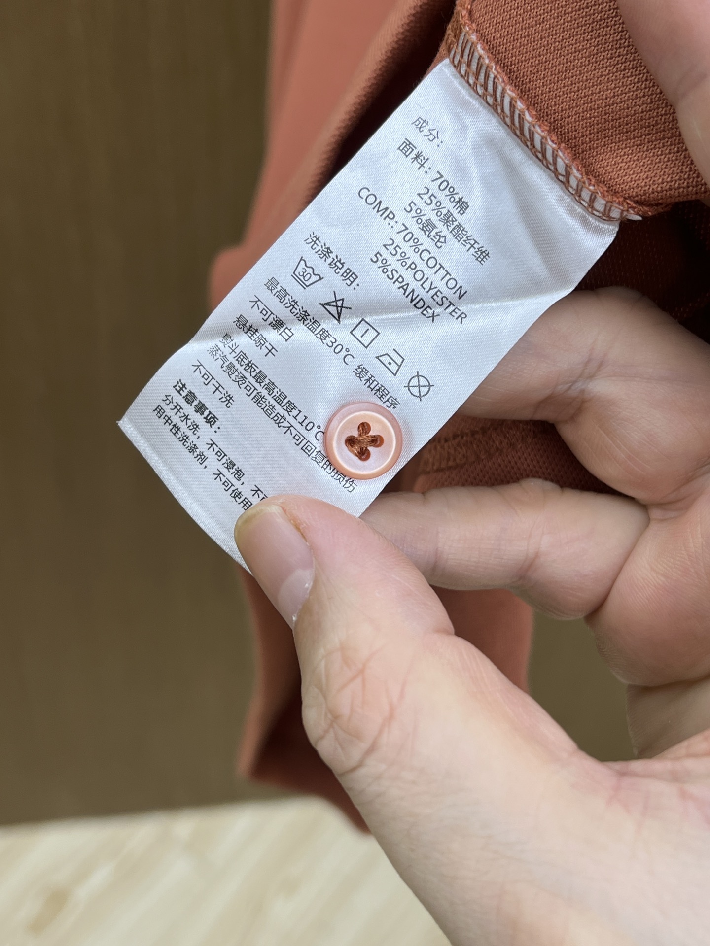 新款 LV 🔥🔥春夏新款男士短袖Polo衫，品牌最新设计元素！既不单调也不复杂,恰到好处的展现品味！客供