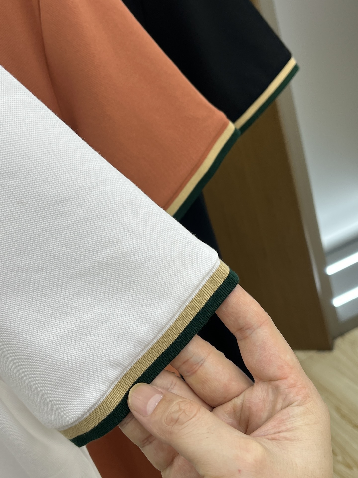 新款 LV 🔥🔥春夏新款男士短袖Polo衫，品牌最新设计元素！既不单调也不复杂,恰到好处的展现品味！客供