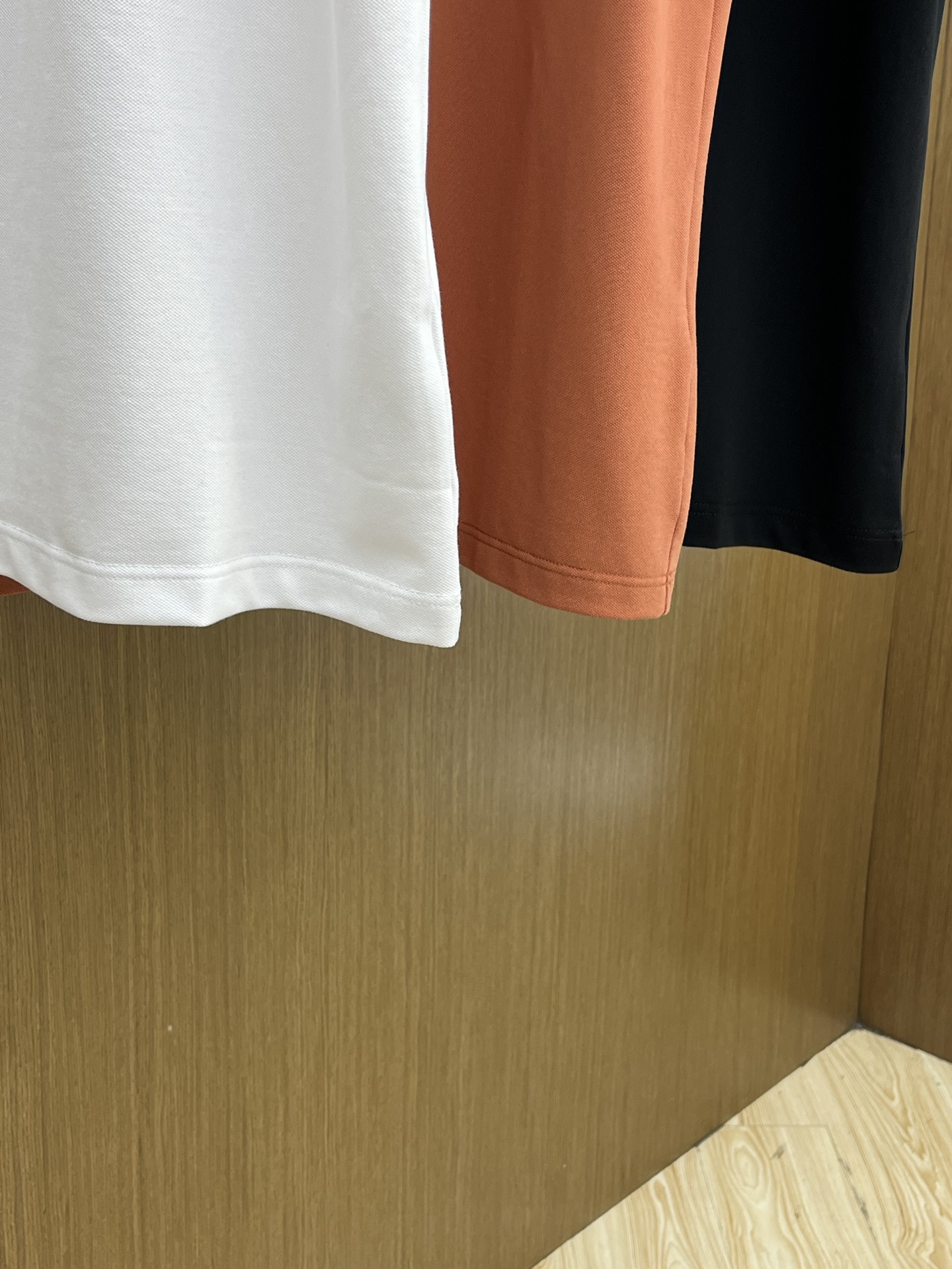 新款 LV 🔥🔥春夏新款男士短袖Polo衫，品牌最新设计元素！既不单调也不复杂,恰到好处的展现品味！客供