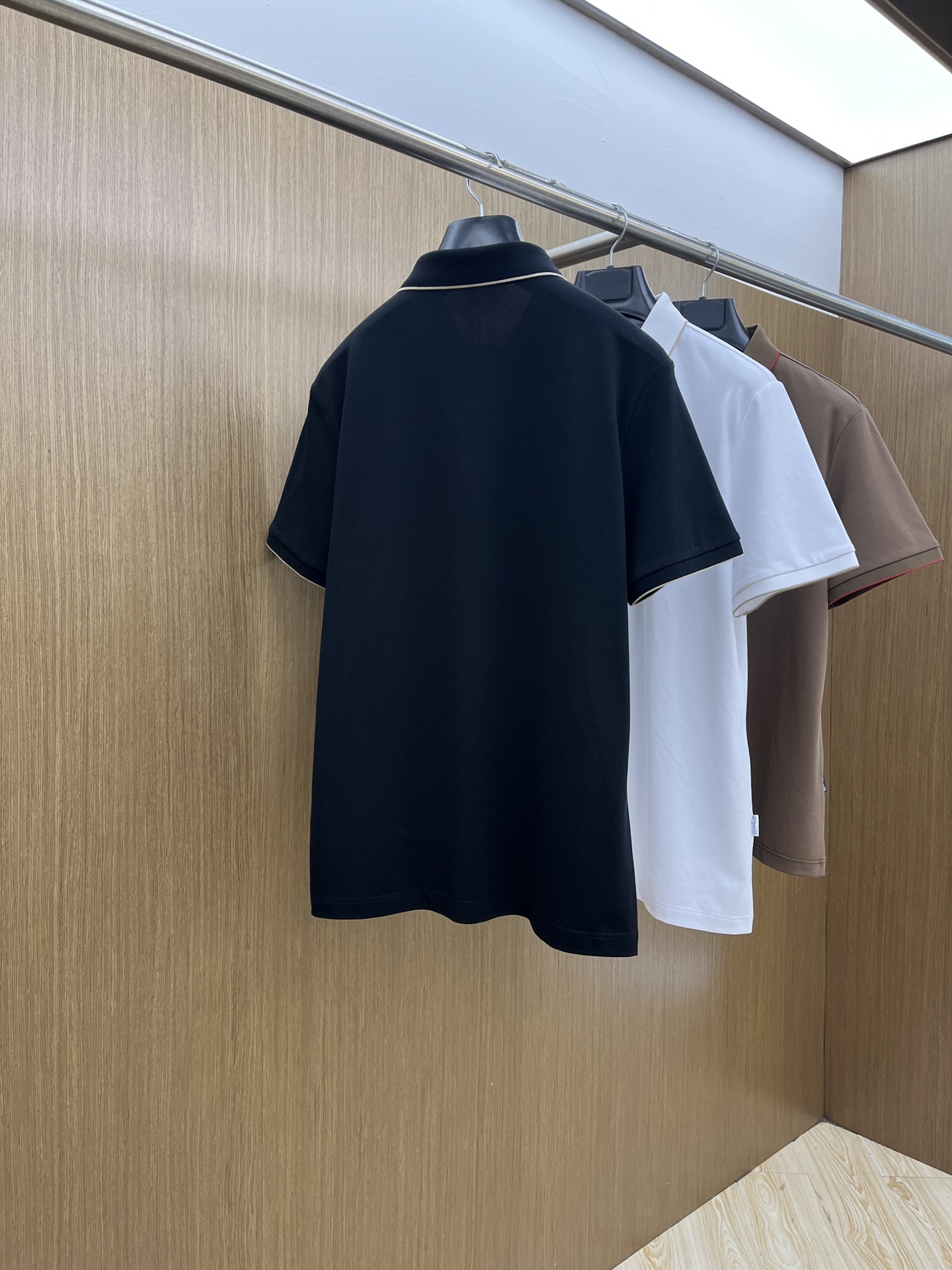 新款 YSL🔥🔥春夏新款男士短袖Polo衫，品牌最新设计元素！既不单调也不复杂,恰到好处的展现品味！客供