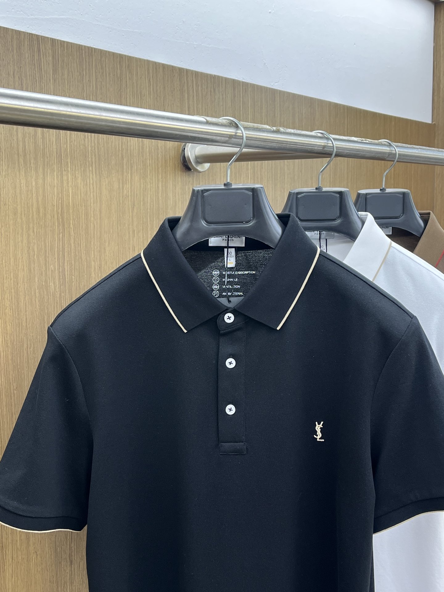 新款 YSL🔥🔥春夏新款男士短袖Polo衫，品牌最新设计元素！既不单调也不复杂,恰到好处的展现品味！客供