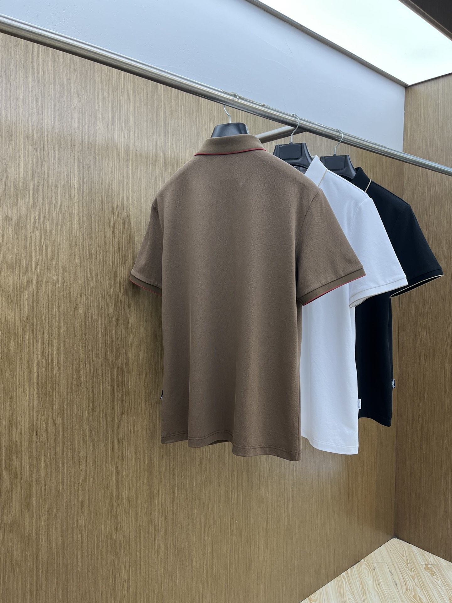 新款 YSL🔥🔥春夏新款男士短袖Polo衫，品牌最新设计元素！既不单调也不复杂,恰到好处的展现品味！客供